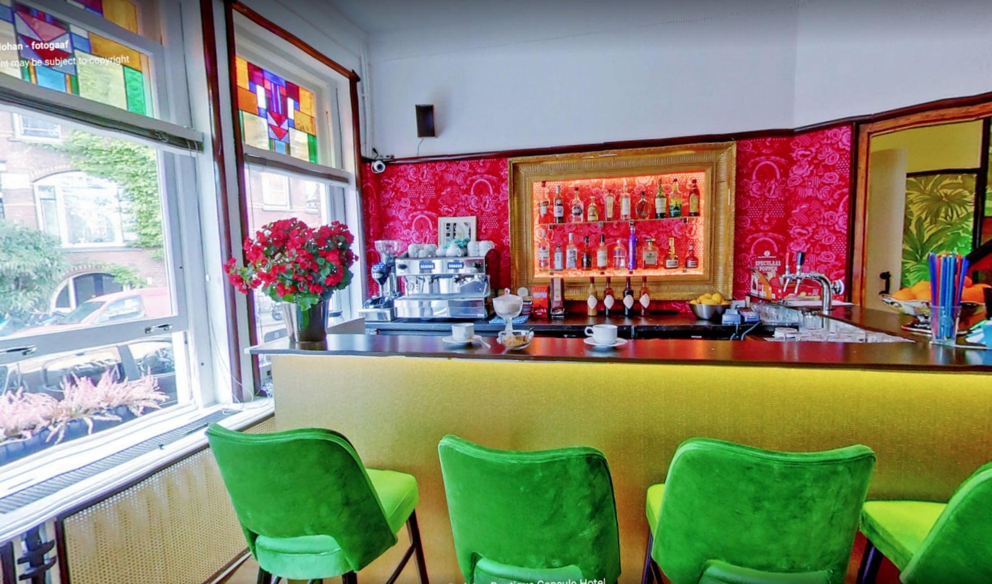 Bar/Salón De Bedstee Boutique Capsules