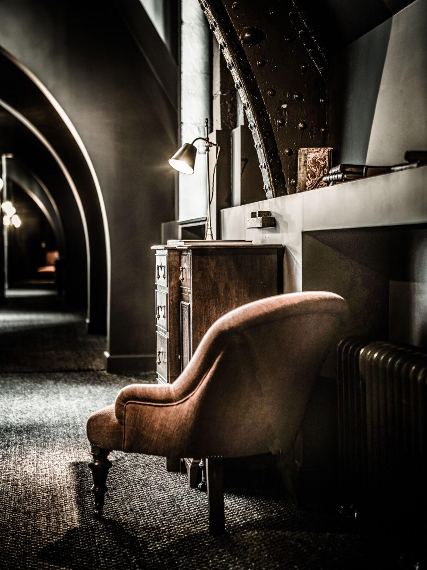 Vista Lobby 1898 The Post & Porter's house