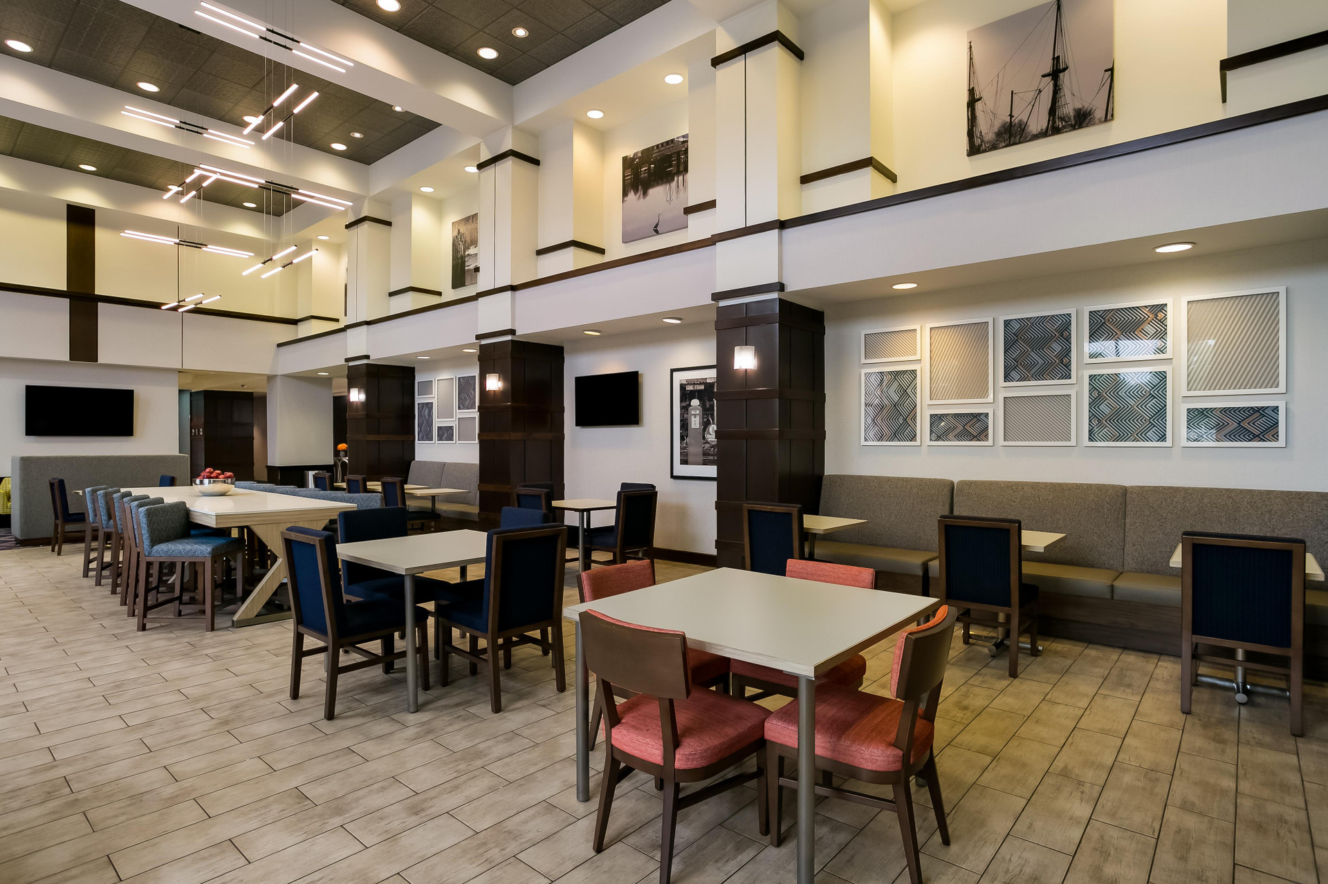 Vista Lobby Hampton Inn & Suites Wilmington Christiana