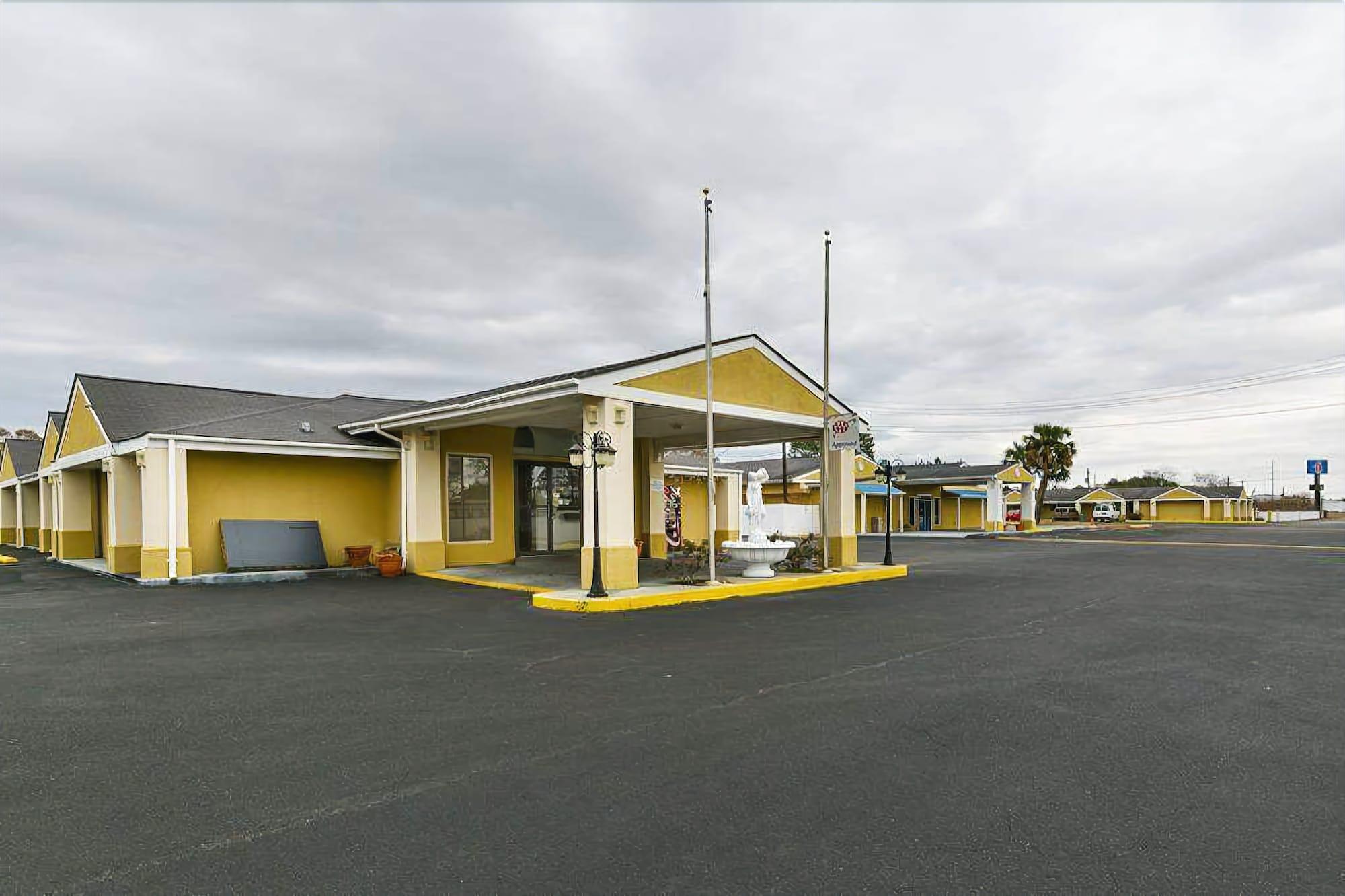 Vista Exterior Rodeway Inn & Suites Enterprise