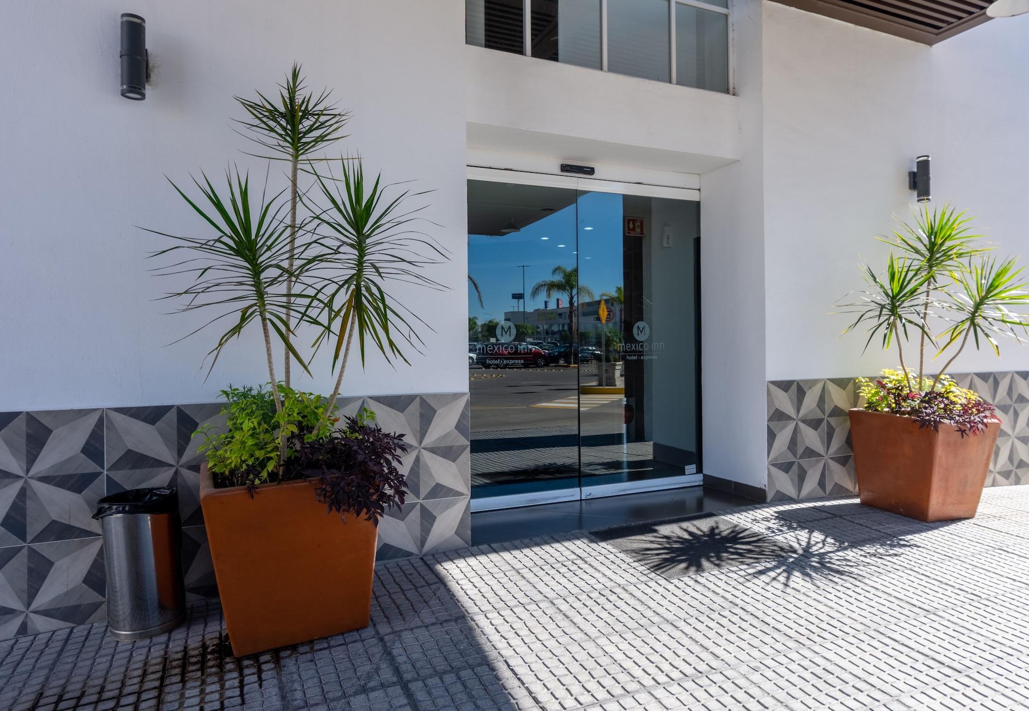 Vista Exterior Mexico Inn Express Salamanca