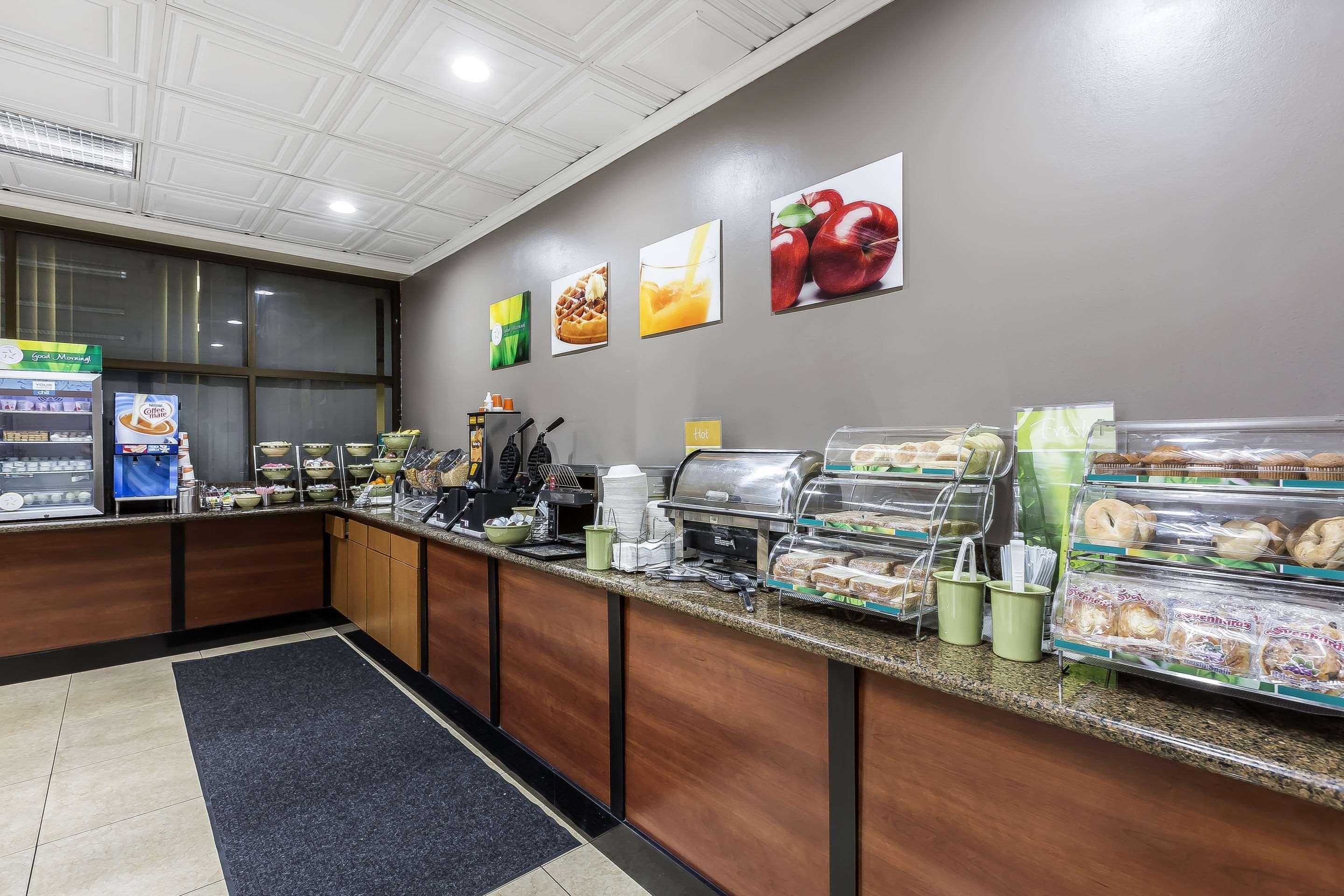 Restaurant Quality Inn & Suites Los Angeles Airport - LAX
