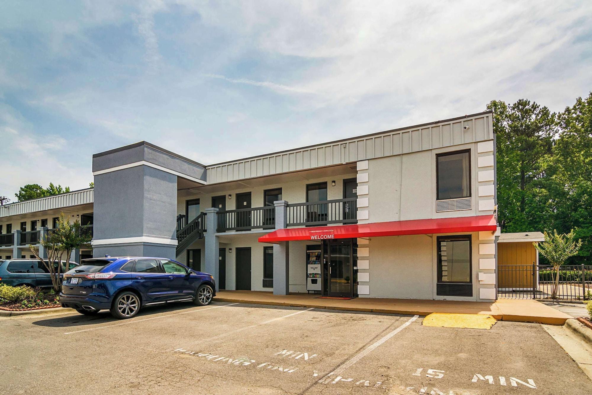 Vista Exterior Econo Lodge Research Triangle Park