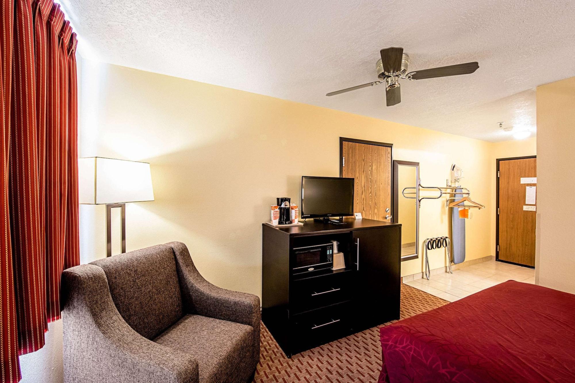 Habitación Rodeway Inn & Suites