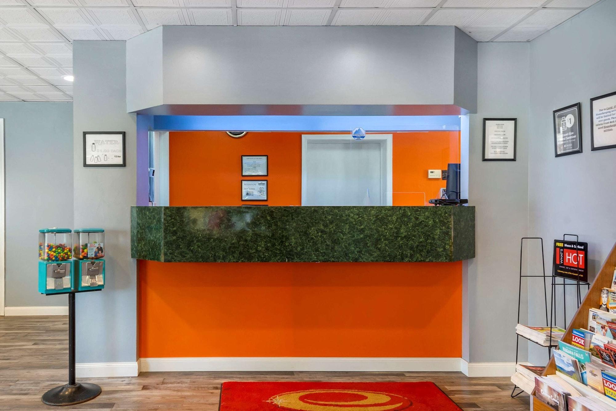Vista Lobby Econo Lodge Cortland