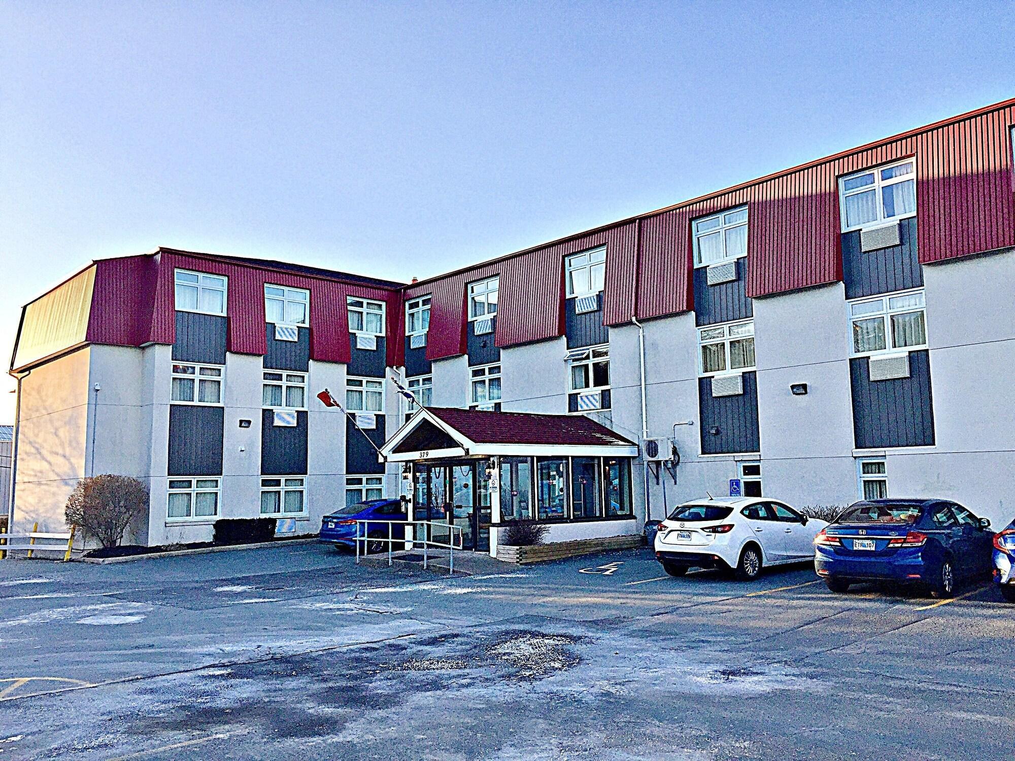 Vista Exterior Coastal Inn Dartmouth