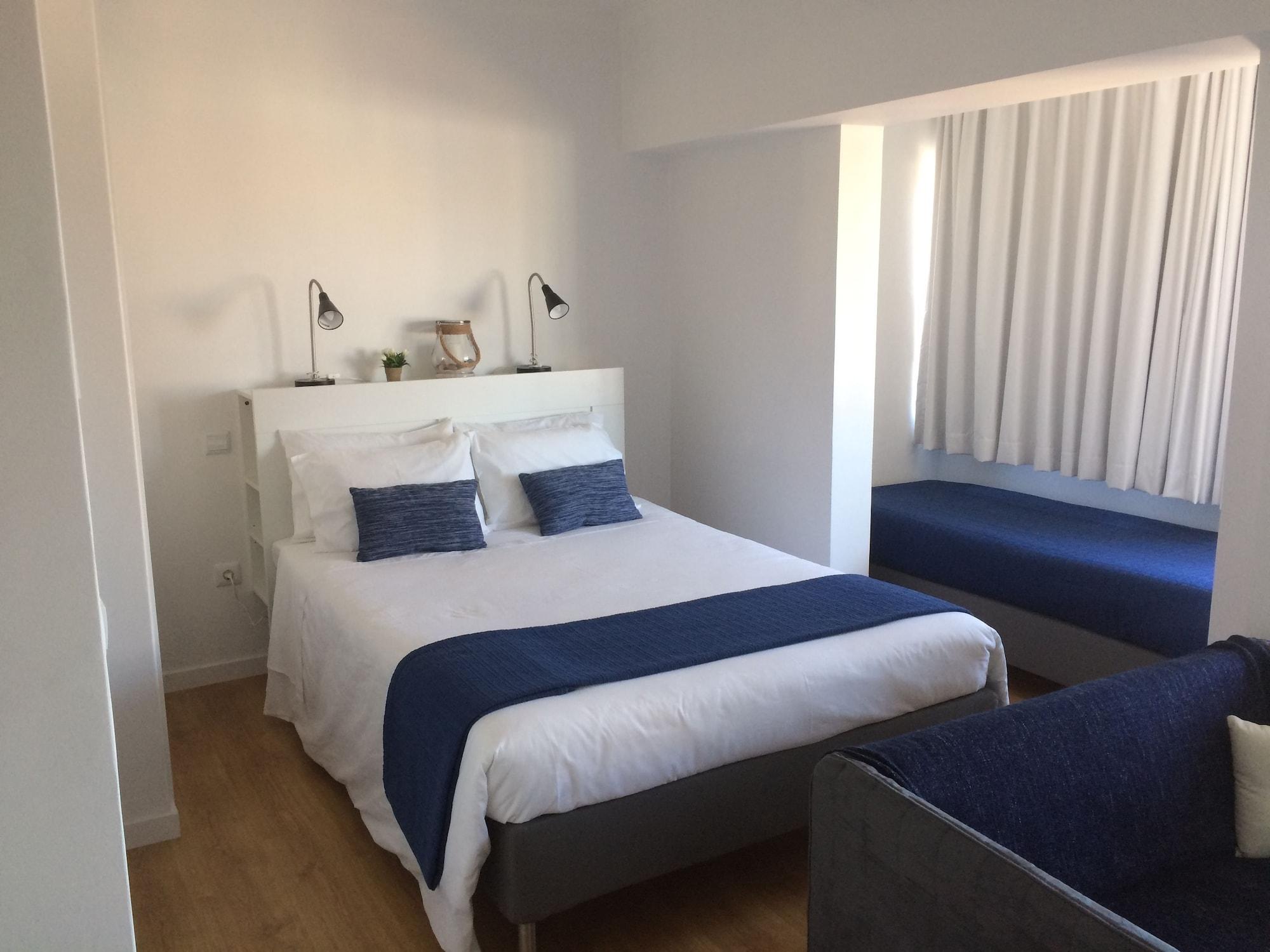 Varios Aveiro White House