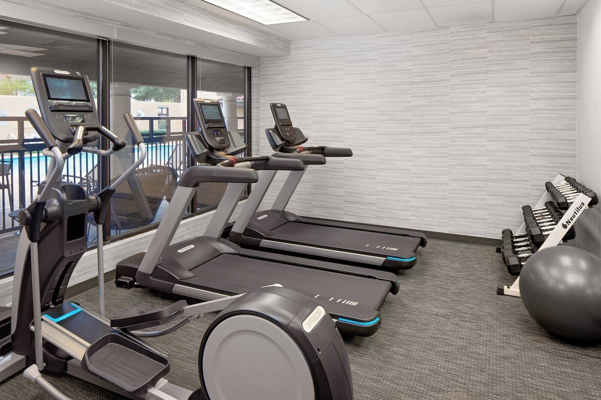Gimnasio Courtyard by Marriott Houston Rice University