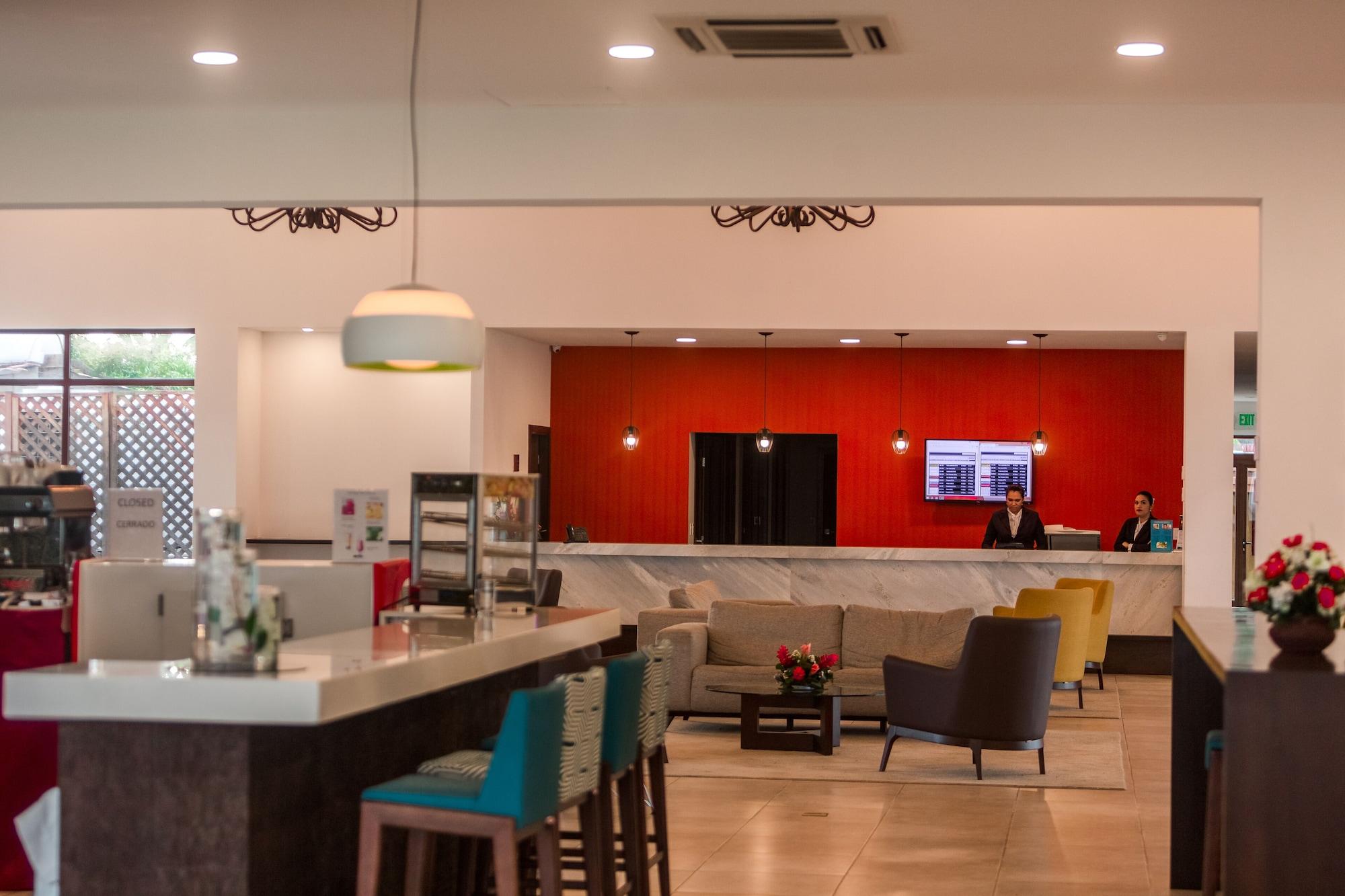 Vista Lobby Best Western Las Mercedes Airport