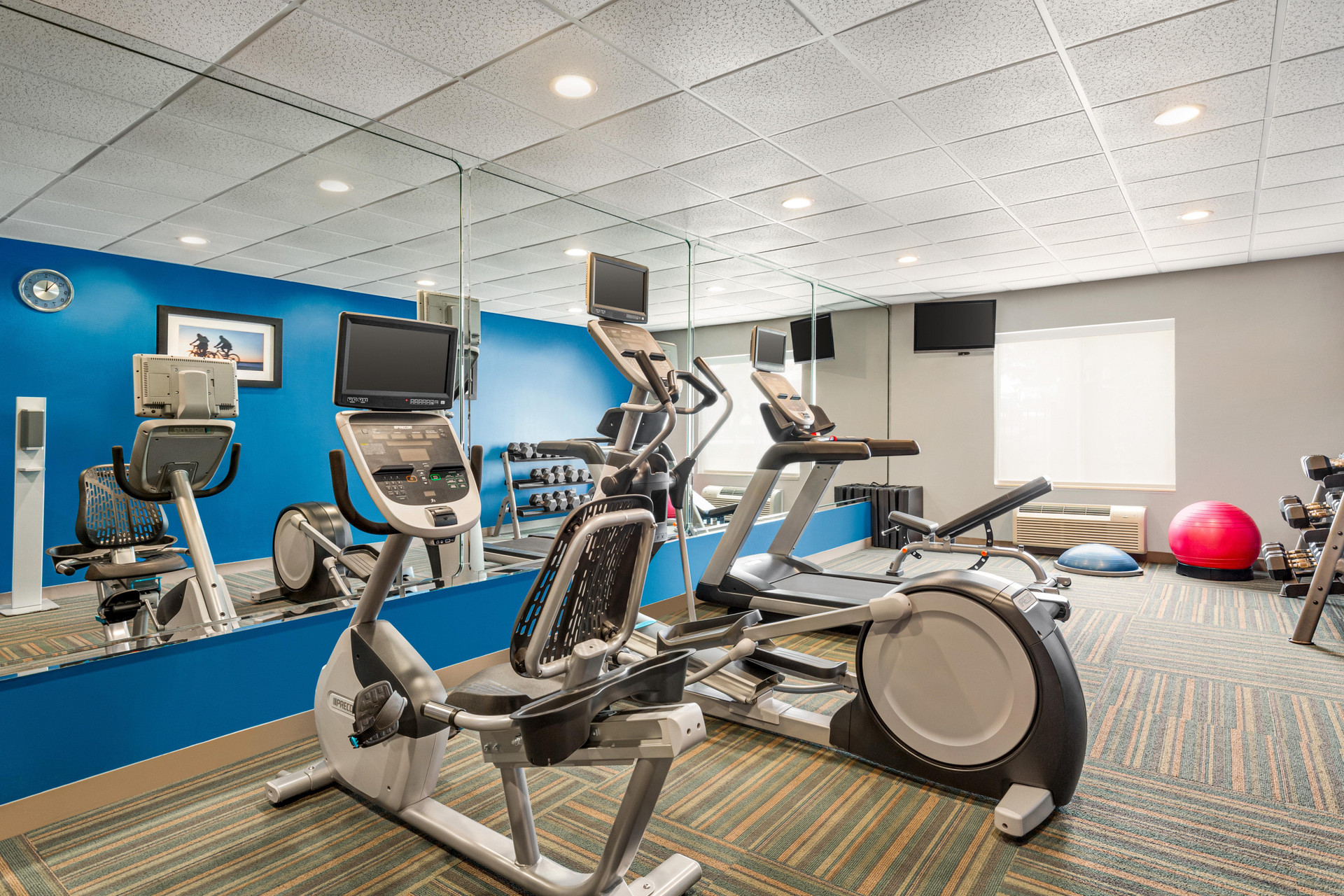 Instalaciones Recreativas Holiday Inn Express Suites Live Oak
