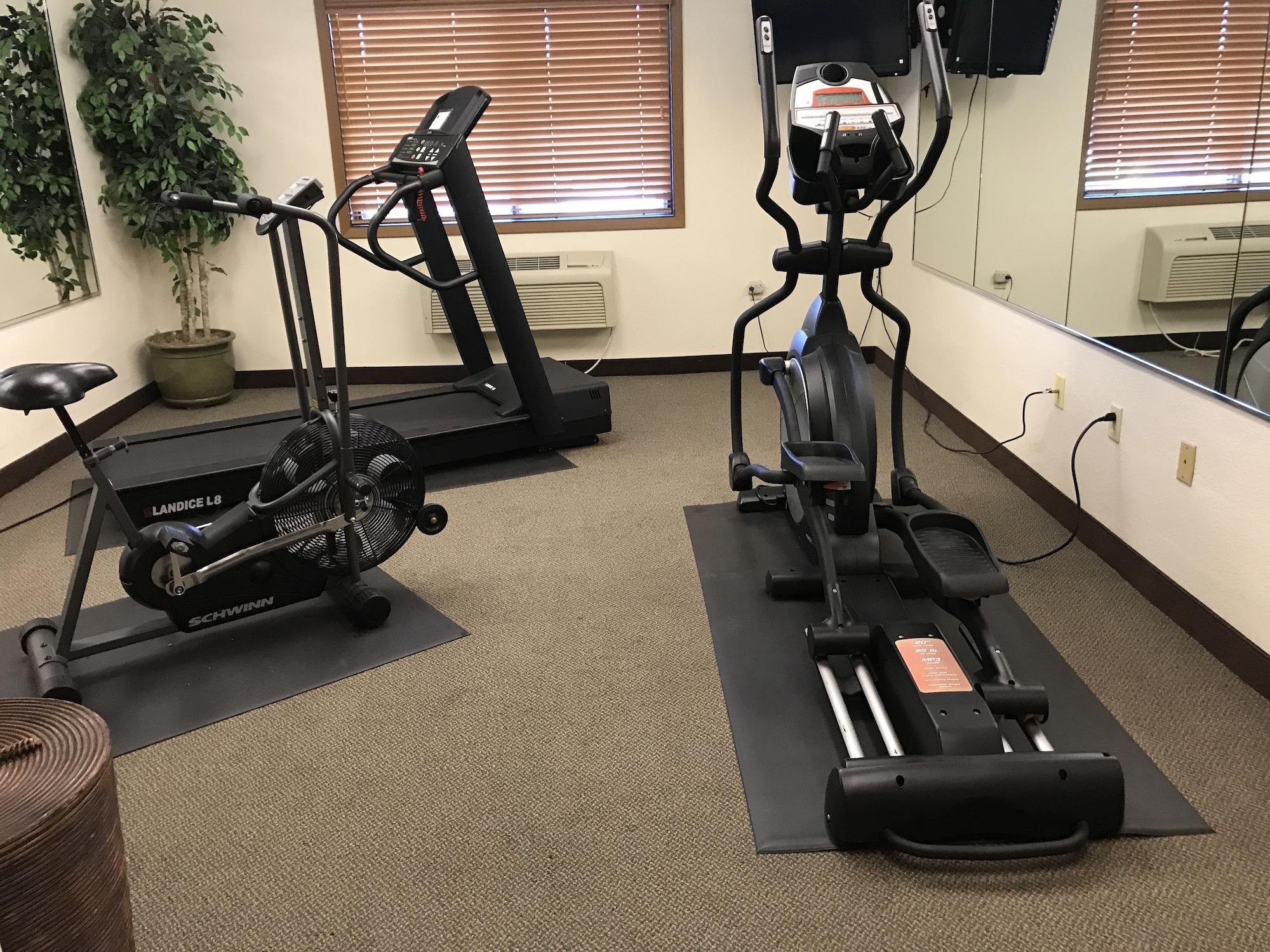 Gimnasio AmericInn by Wyndham West Bend