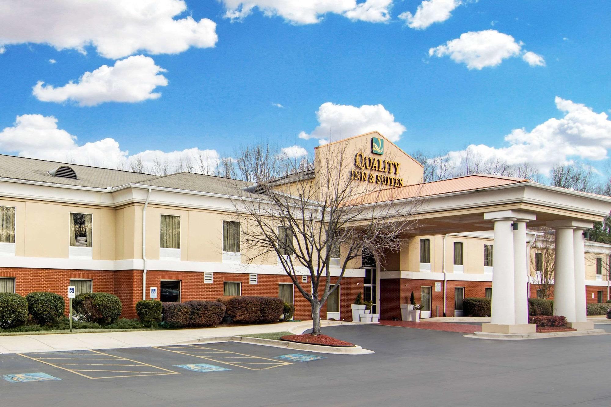 Vista Exterior Quality Inn & Suites Decatur - Atlanta East