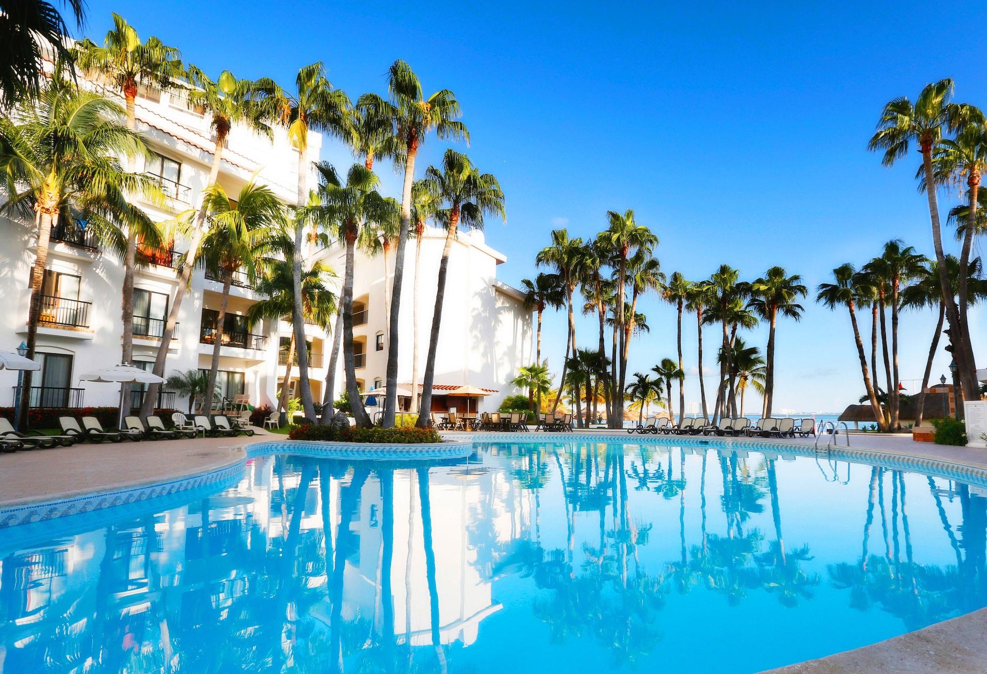 Vista Piscina Holiday Inn Club VacationsThe Royal Cancun by IHG - All inclusive