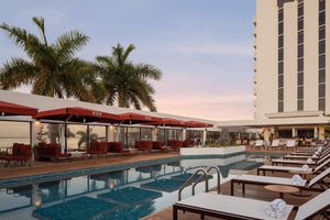 Pacote - ROK Hotel Kingston, Tapestry Collection by Hilton