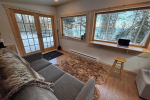 Alquiler Vacacional - Stylish cabin on 500 feet of private Lake Superior shoreline