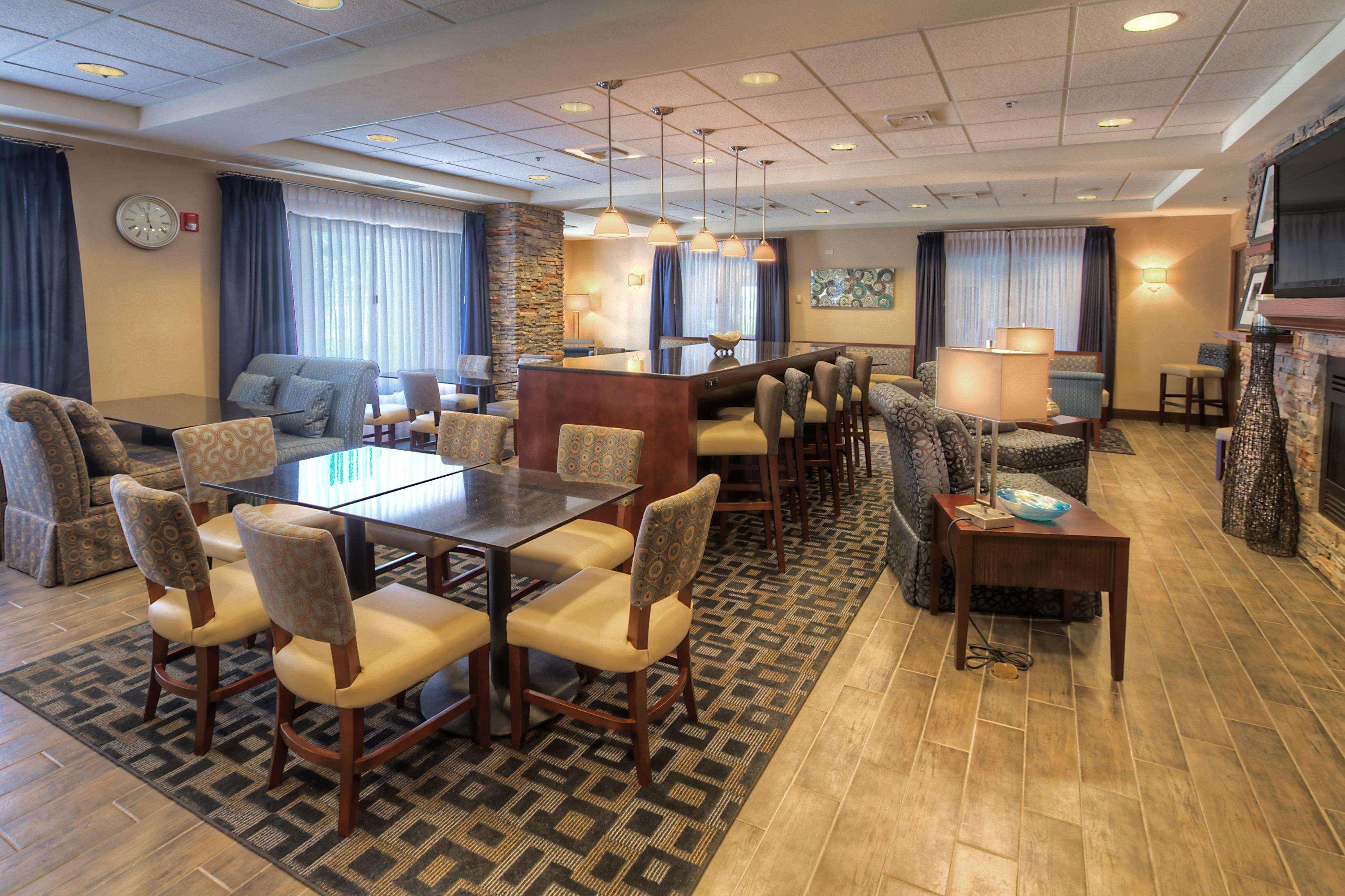Vista Lobby Hampton Inn Great Falls