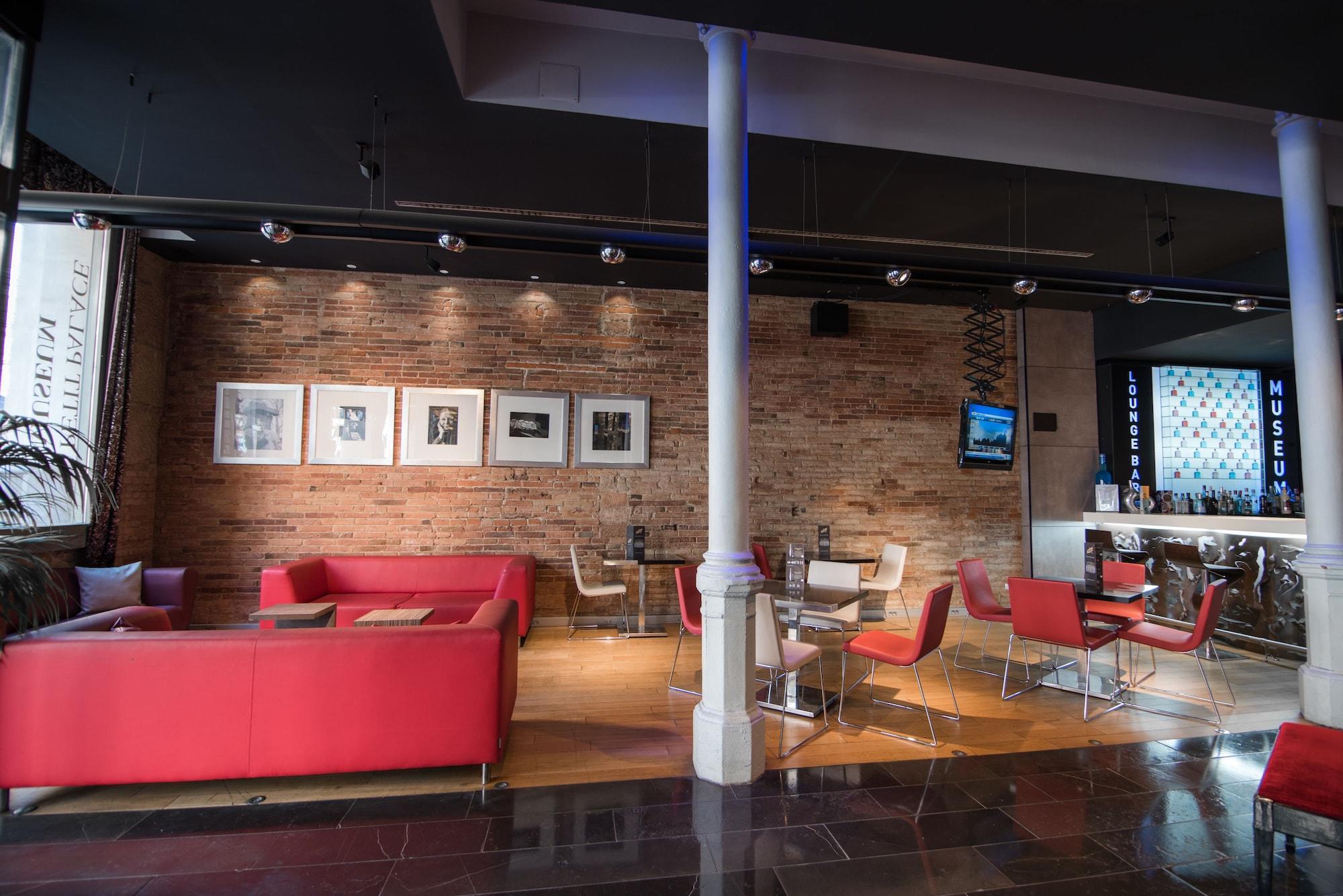 Bar/Salón Petit Palace Museum