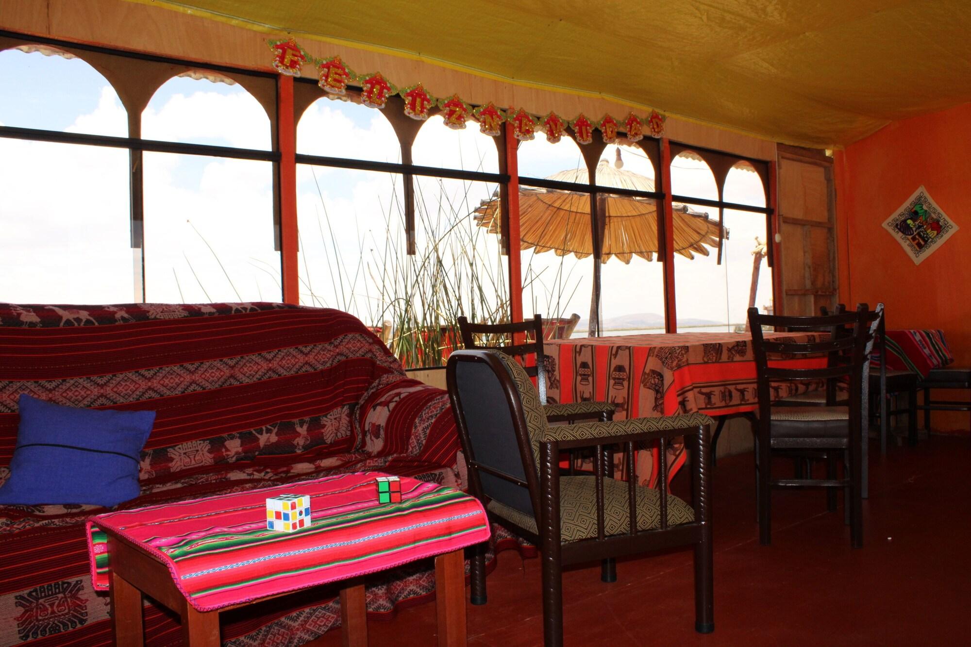 Restaurant Titicaca Floating Lodge