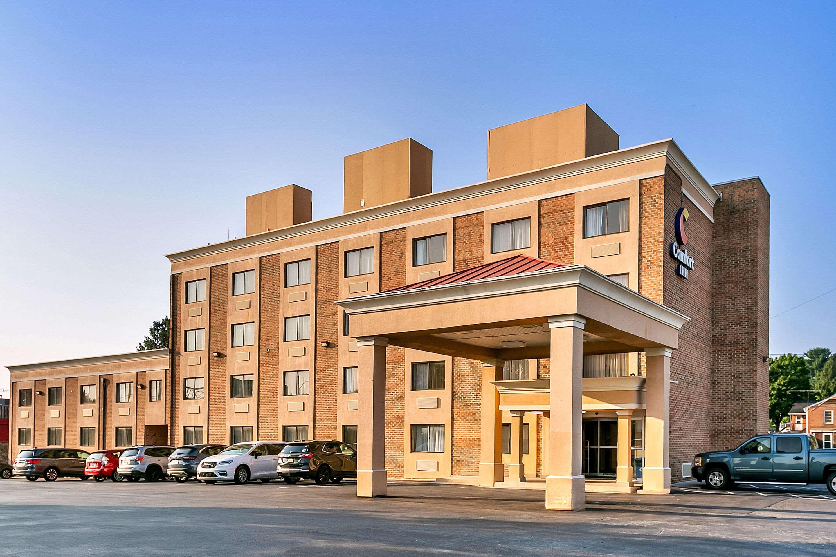 Vista Exterior Comfort Inn Red Horse Frederick