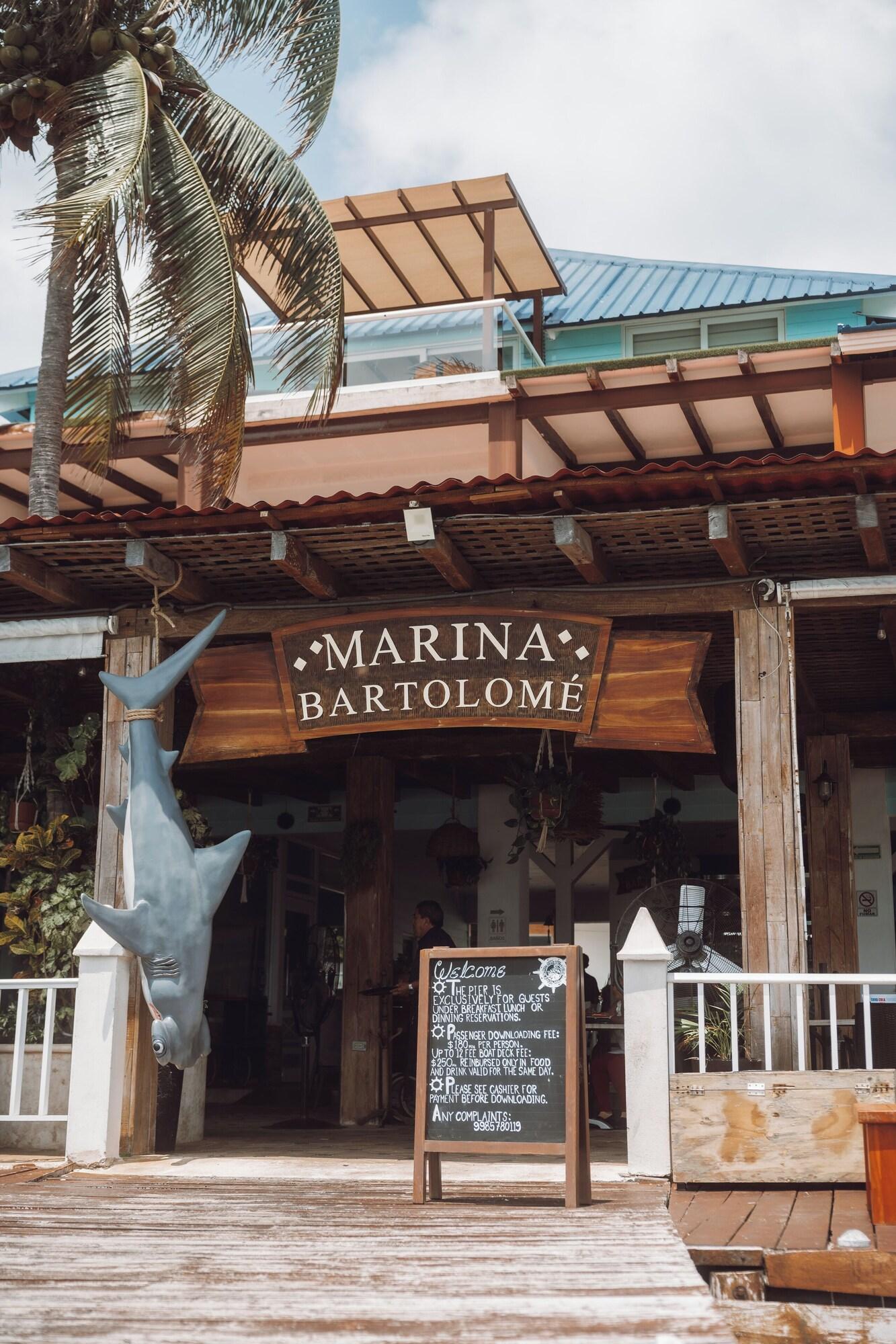 Restaurant Bartolome Oceanfront Suites