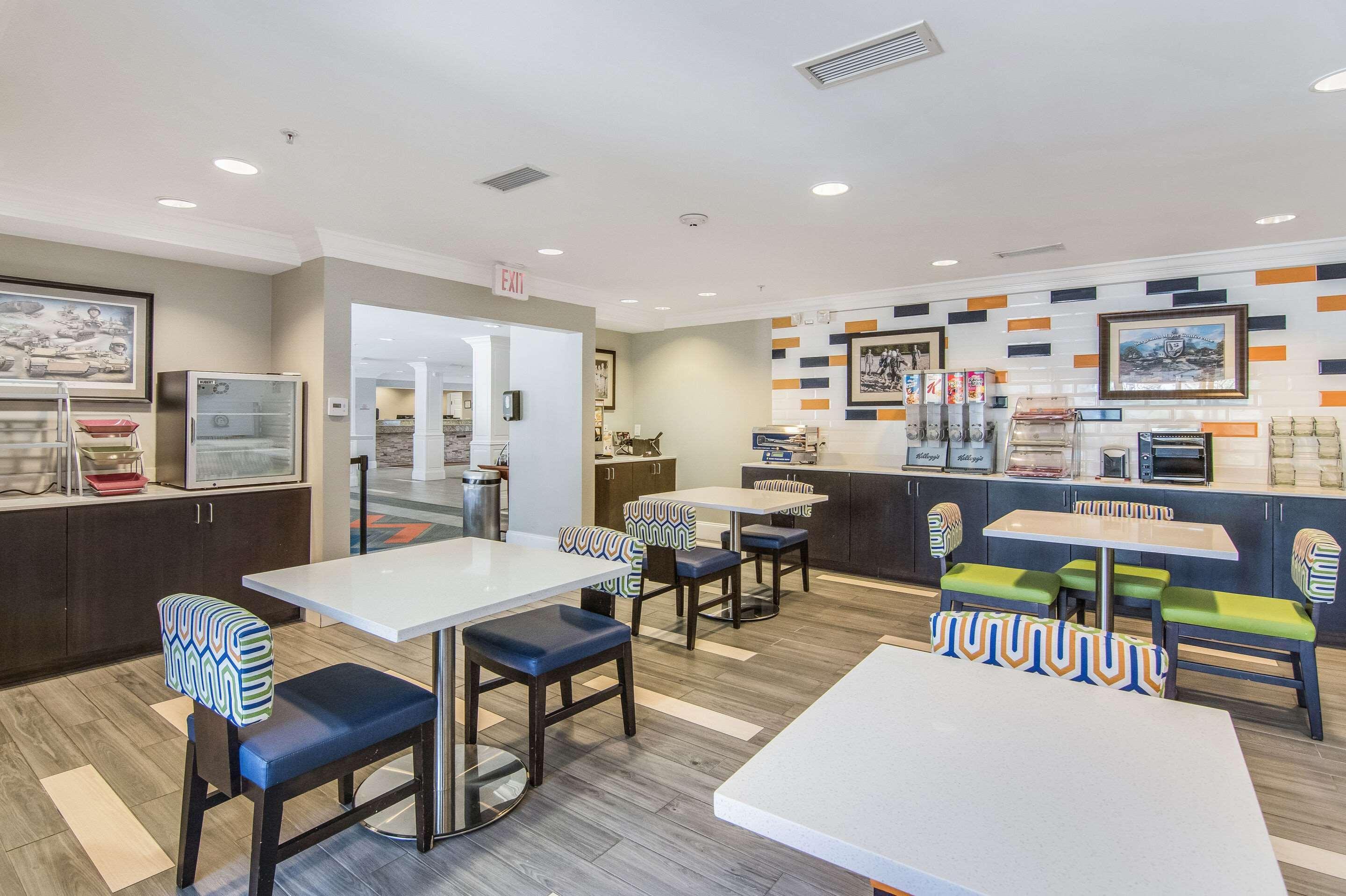 Restaurant MainStay Suites Columbus
