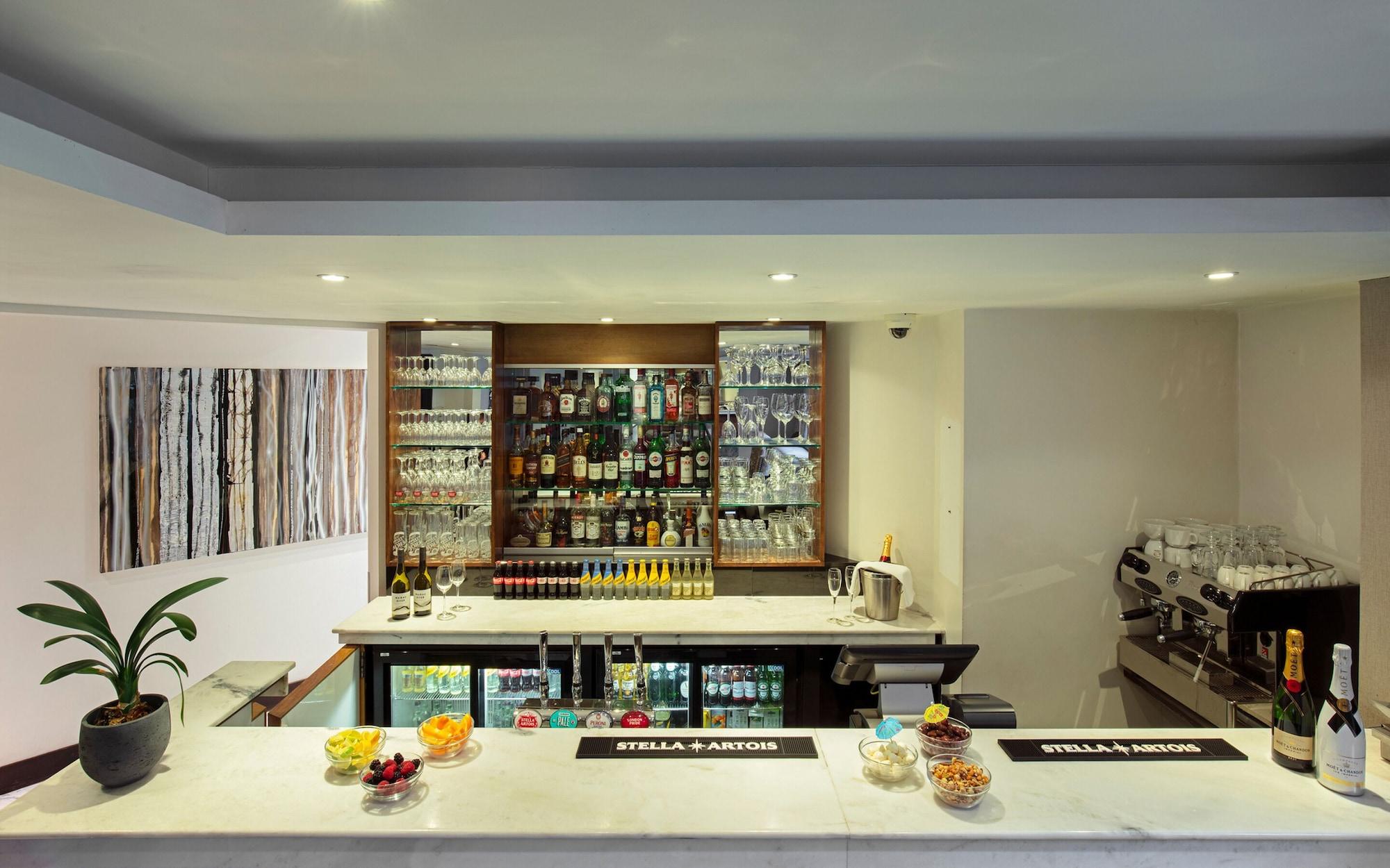 Bar/Salón Wellington Hotel by Blue Orchid