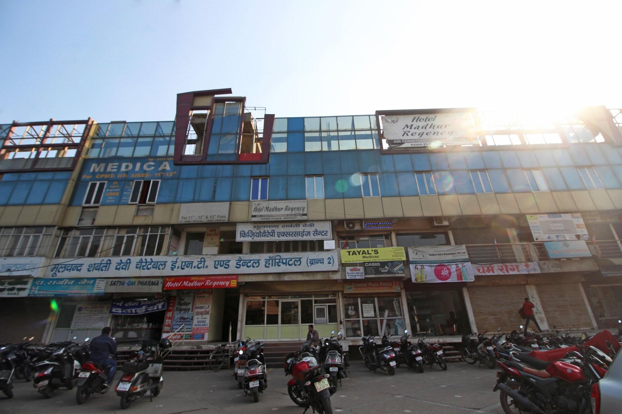 Varios OYO 7147 Hotel Madhur Regency