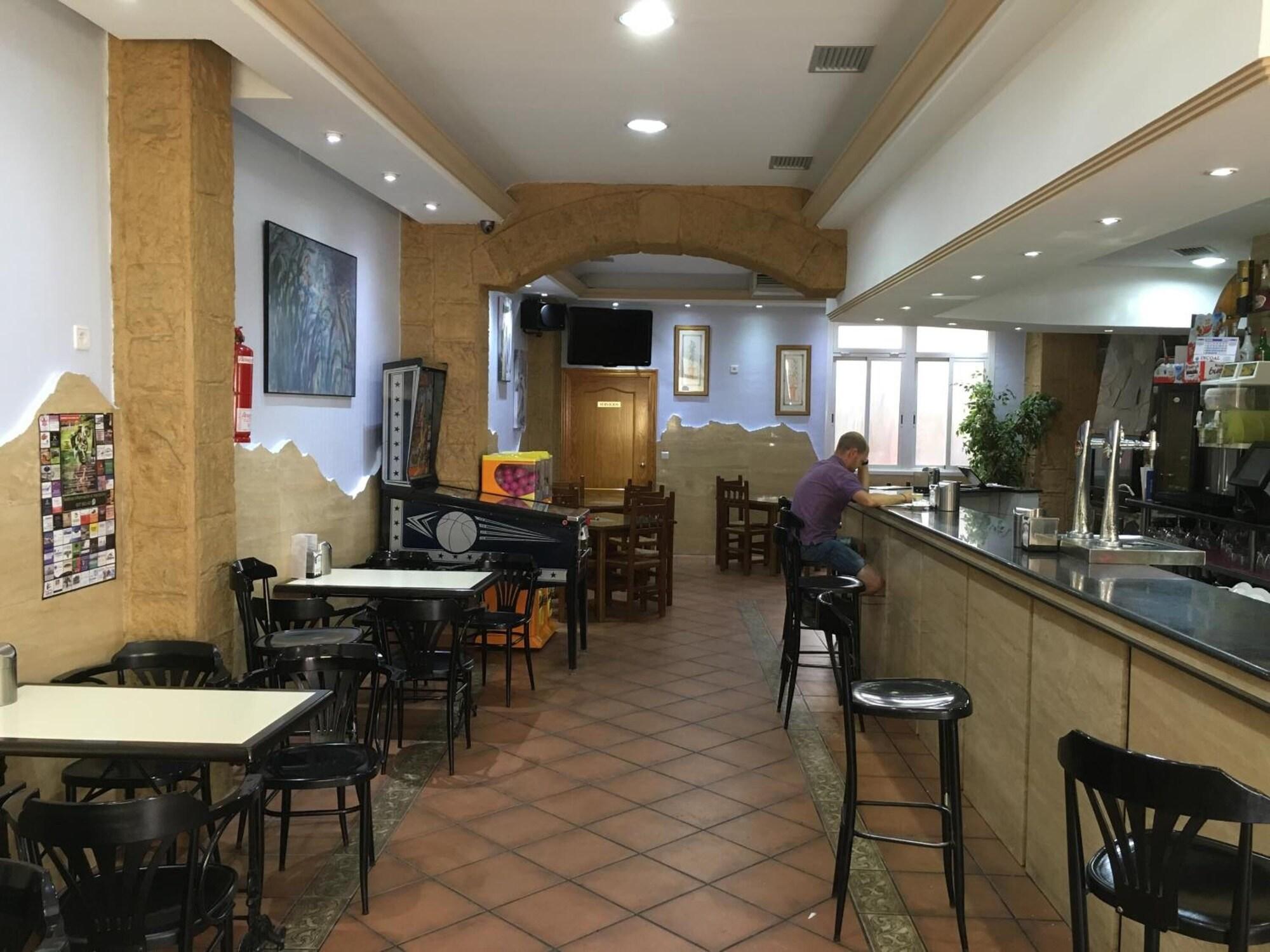 Bar/Salón Hostal La Escapada