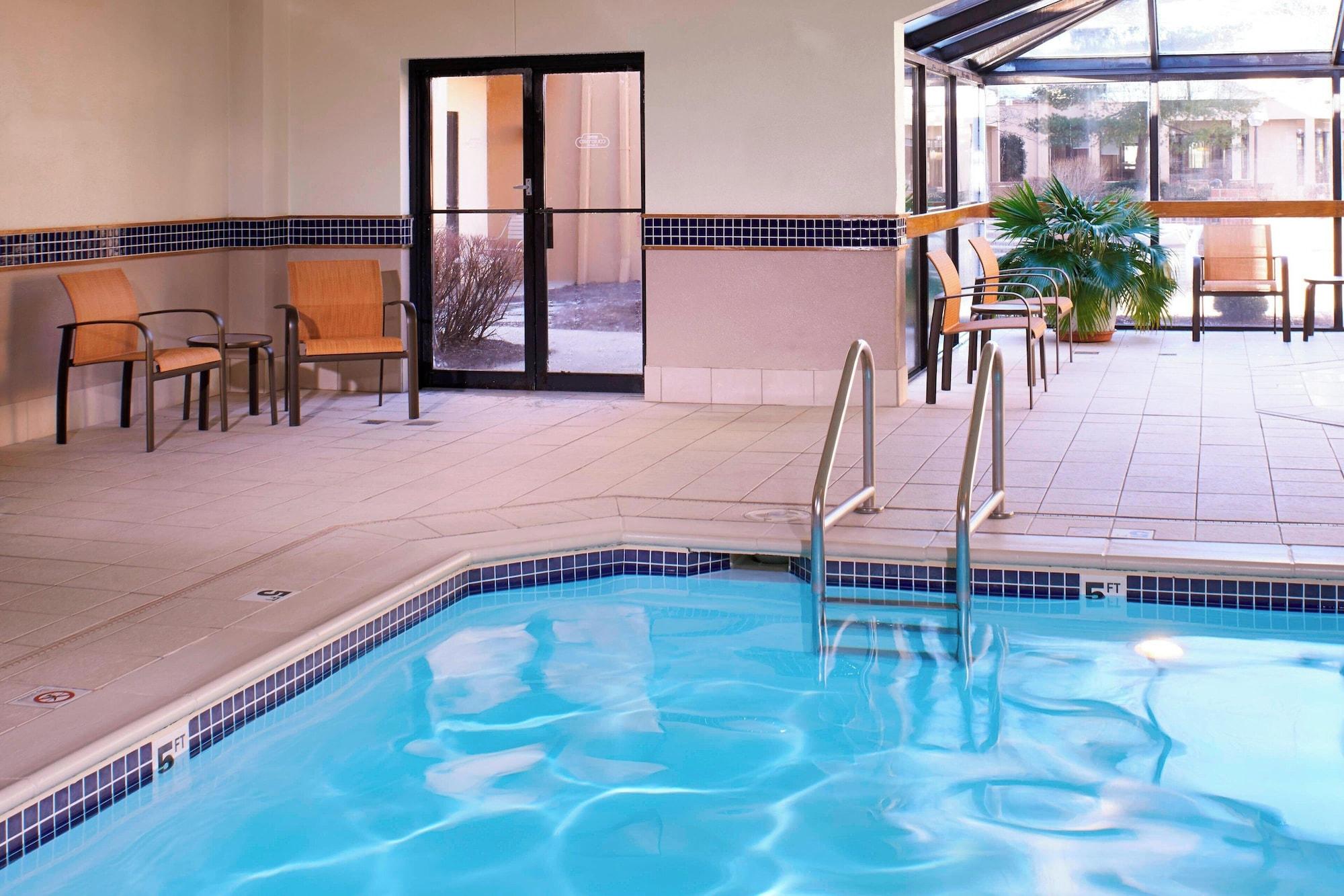 Vista Piscina Courtyard by Marriott Dayton South/Mall