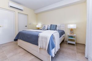 Renta Vacacional - Brand New Condo at Gold Coast Aruba,  Minutes to the beaches!!