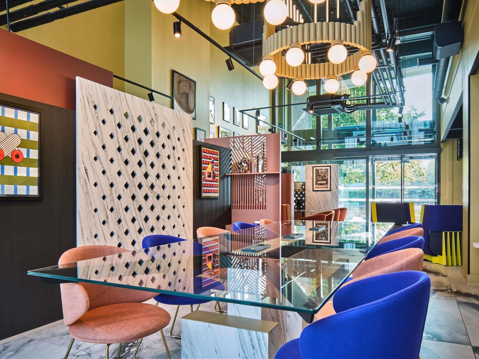 Vista Exterior TRIBE Paris Suresnes