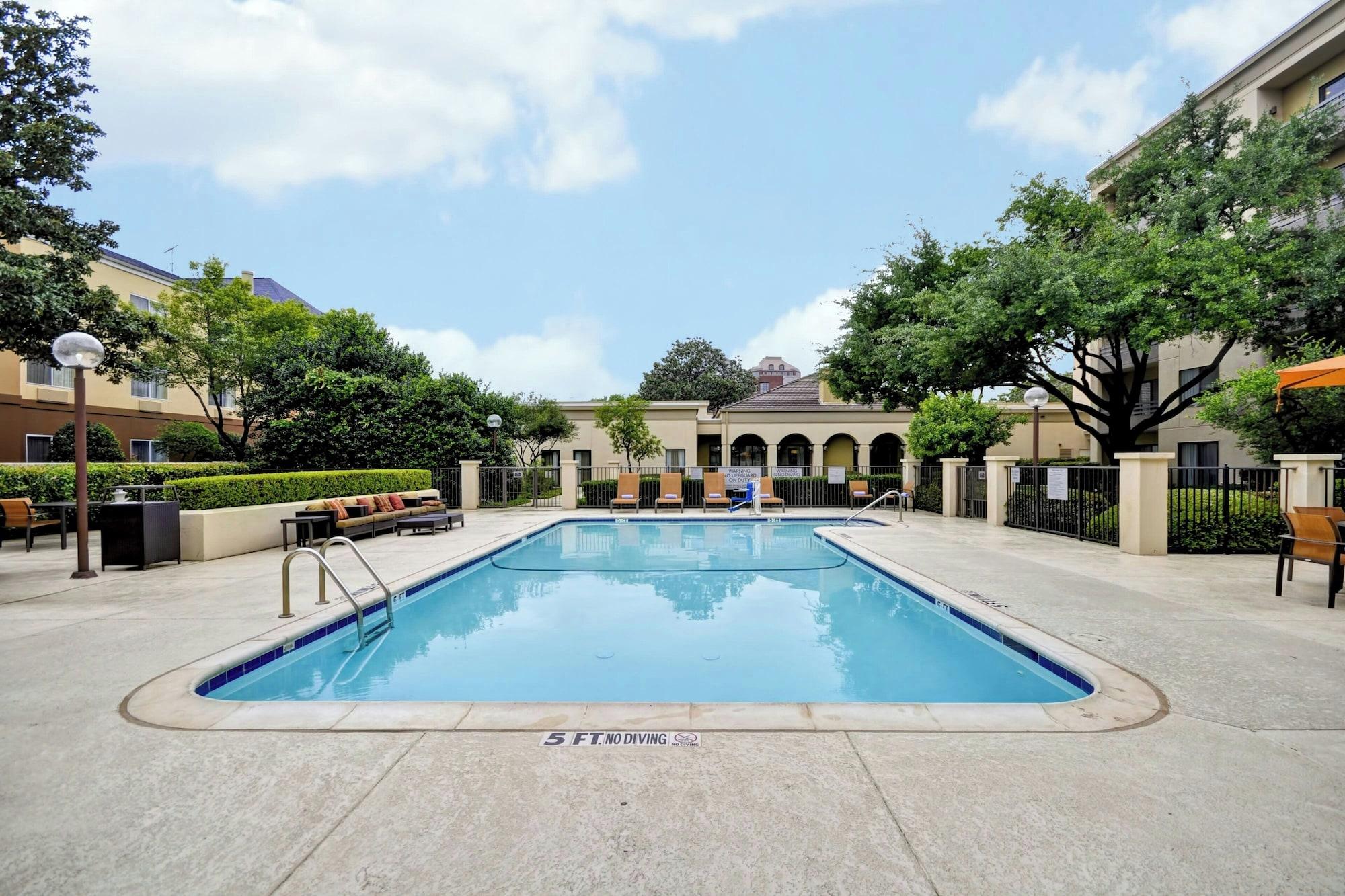 Varios Fairfield Inn & Suites Dallas Medical/Market Center