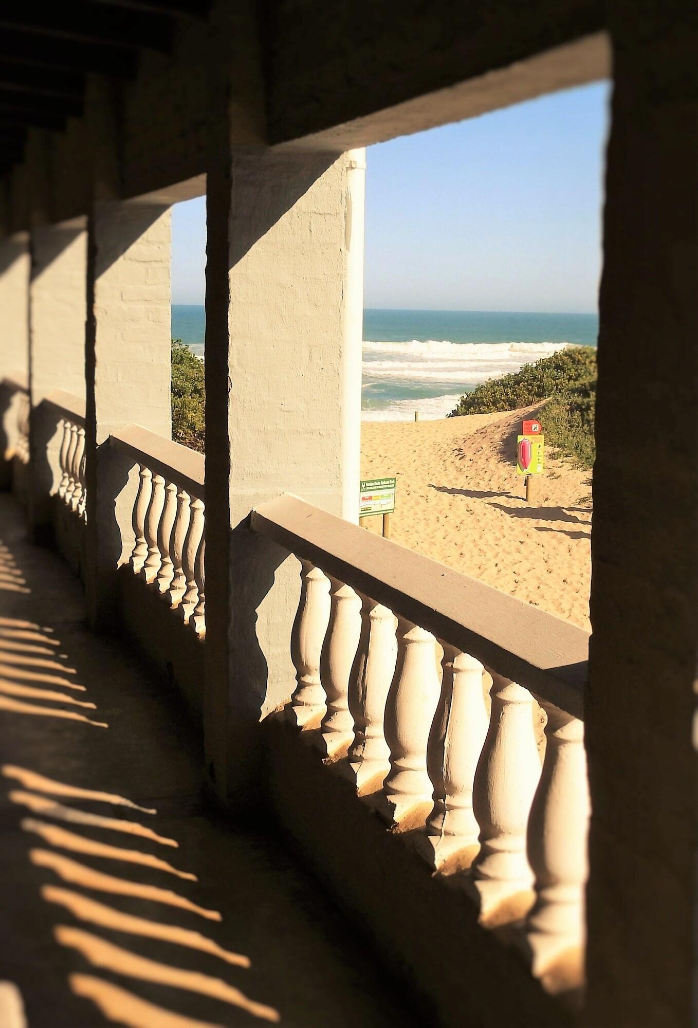 Varios Pili Pili Beach Cabanas