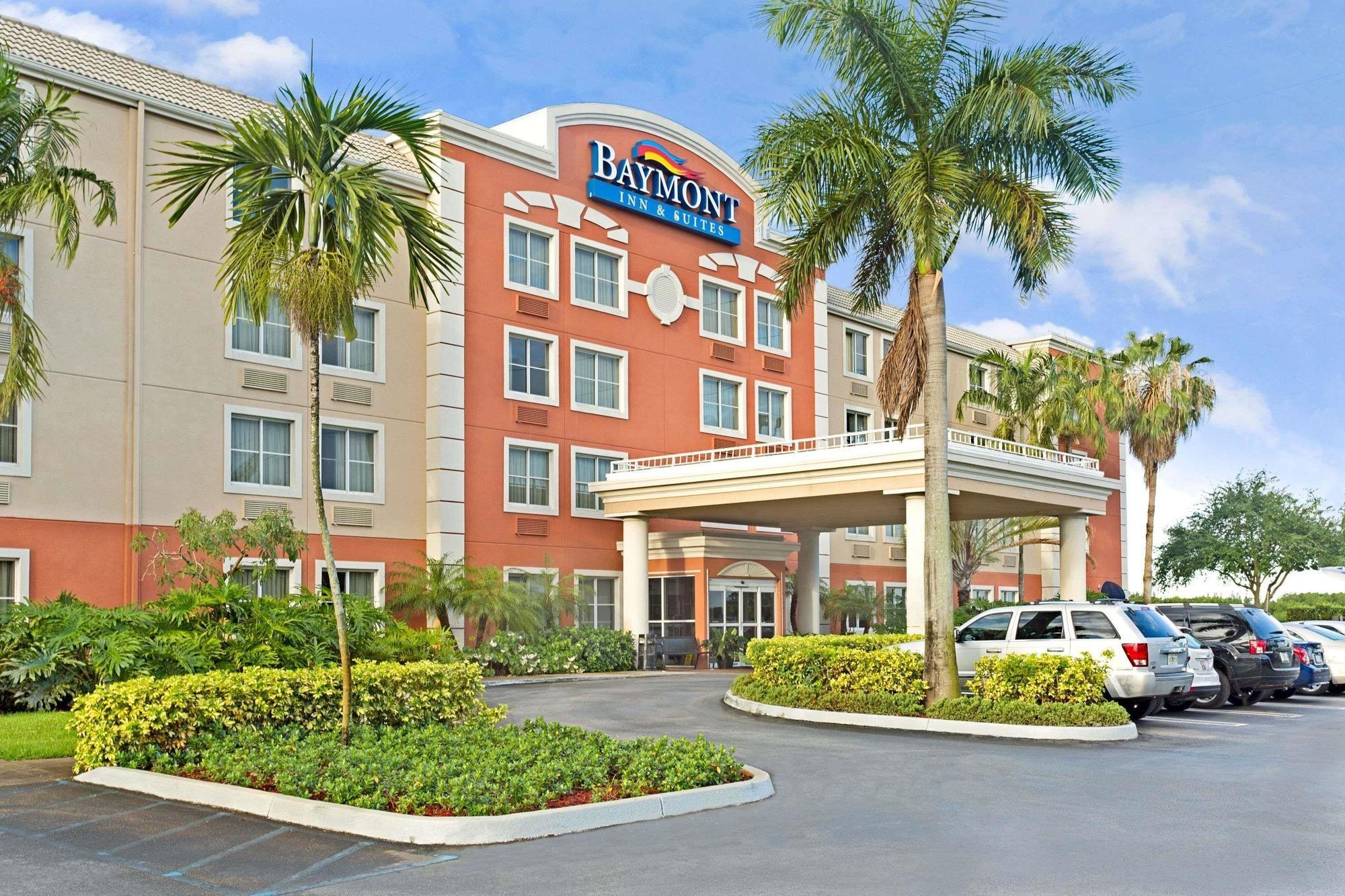 Vista Exterior Baymont Inn And Suites West Miami Airport