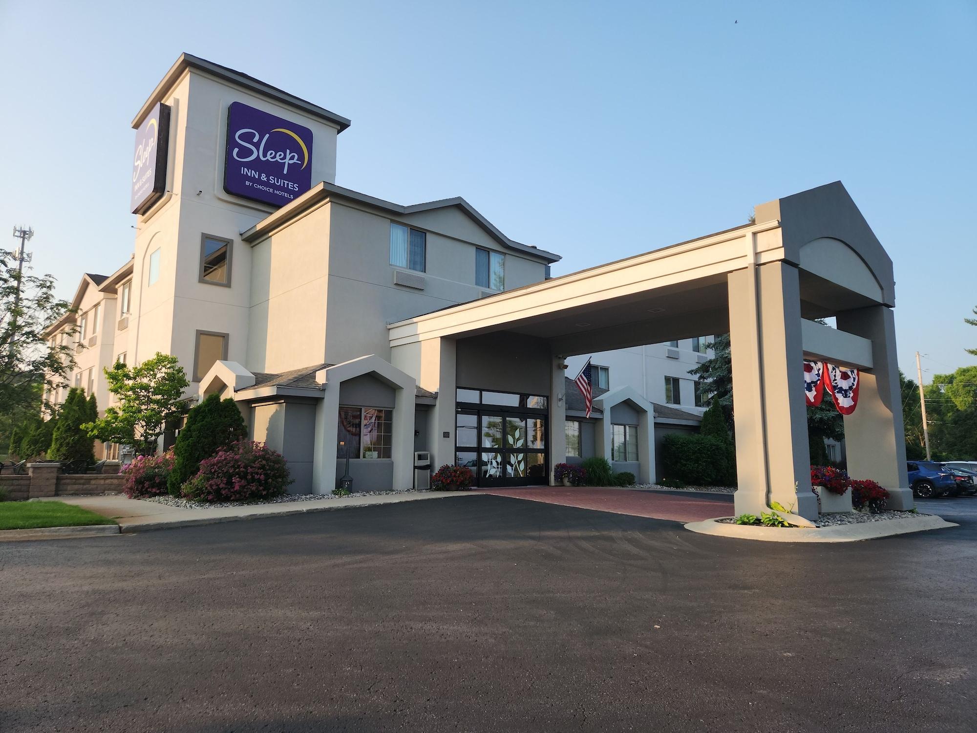 Vista Exterior Sleep Inn & Suites Bay View Acme - Travers City