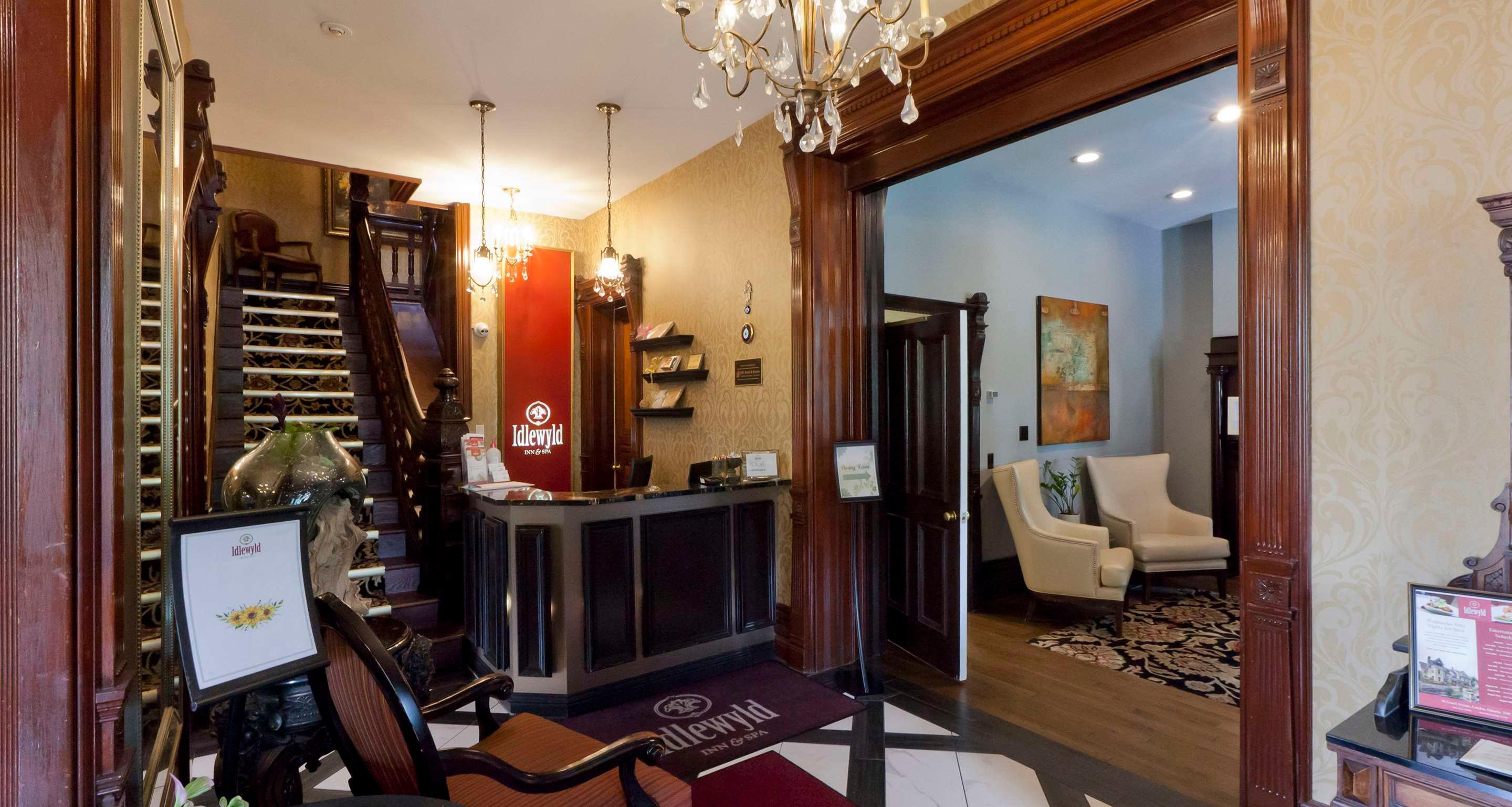 Vista Lobby Idlewyld Inn & Spa