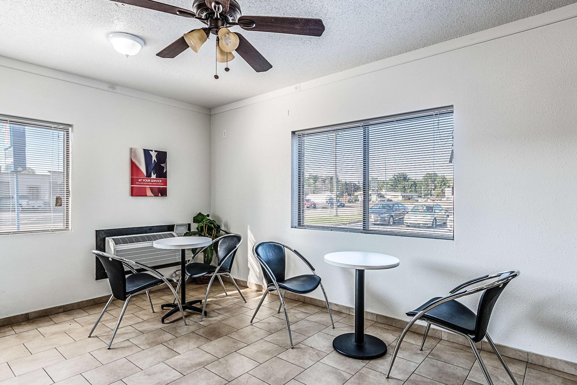 Vista Lobby Motel 6 Wisconsin Rapids, WI