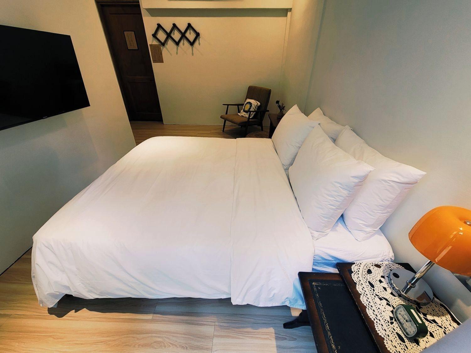 Habitación Through A Path