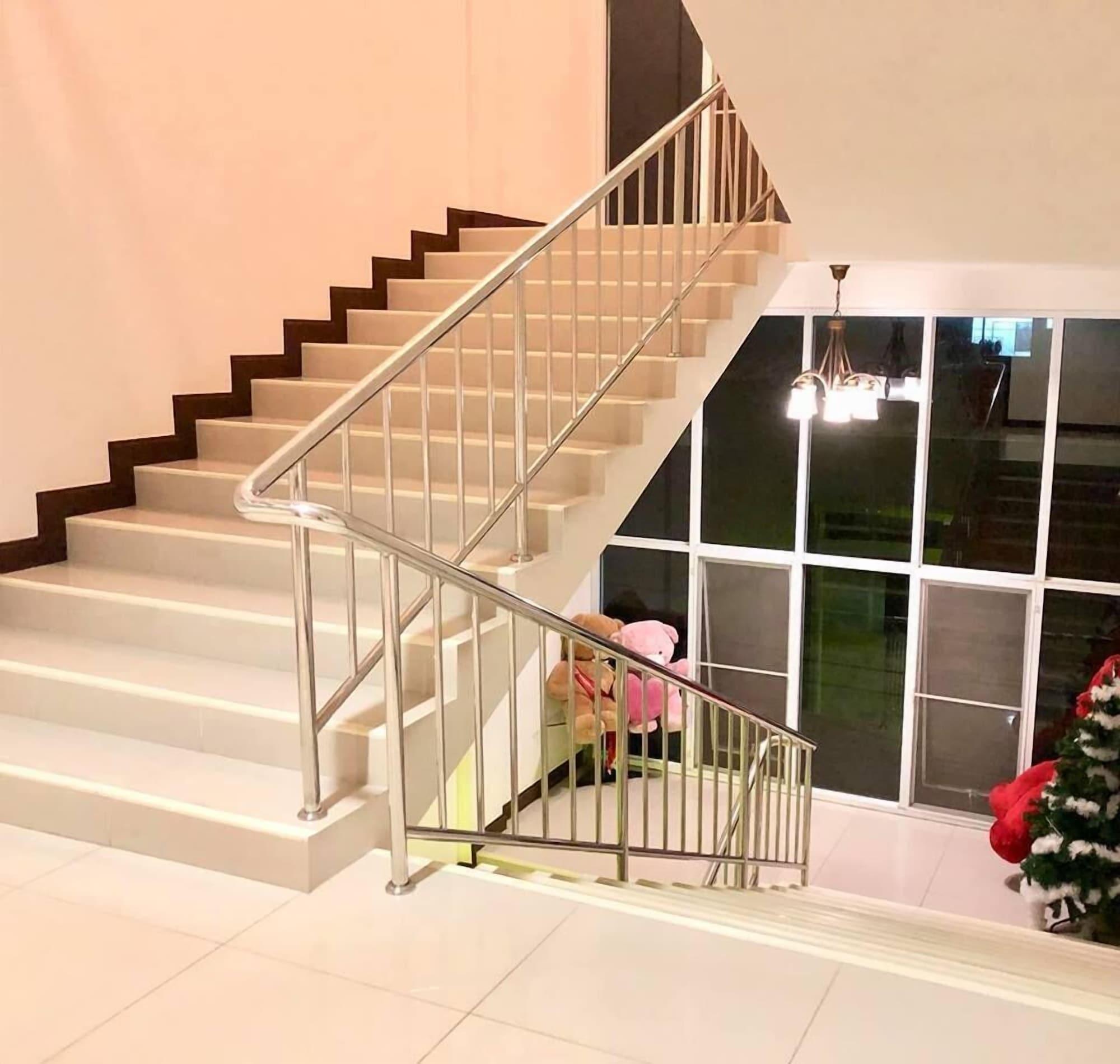 Varios The Lion Residence