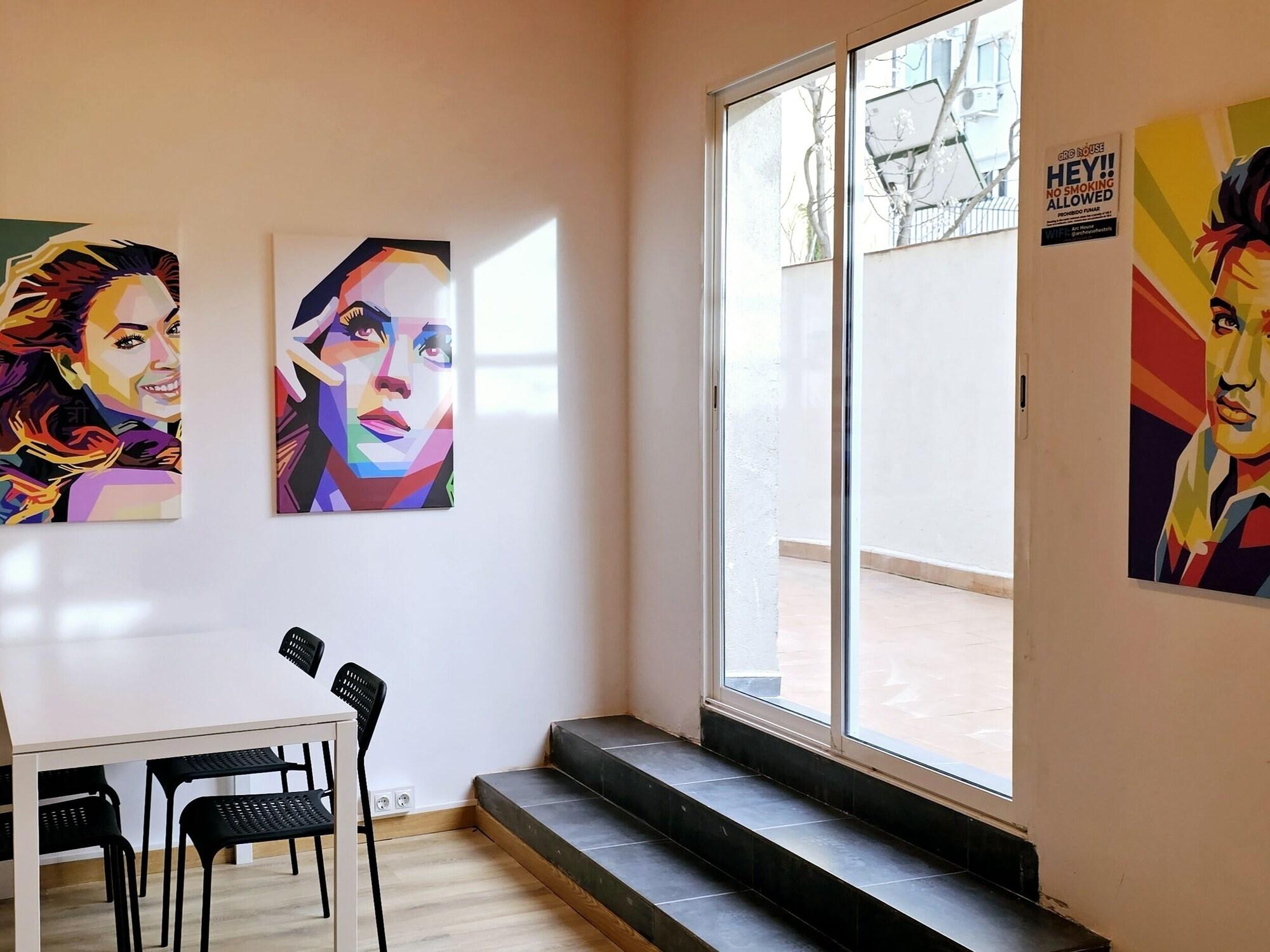 Sala de Reuniones Arc House Pop Art