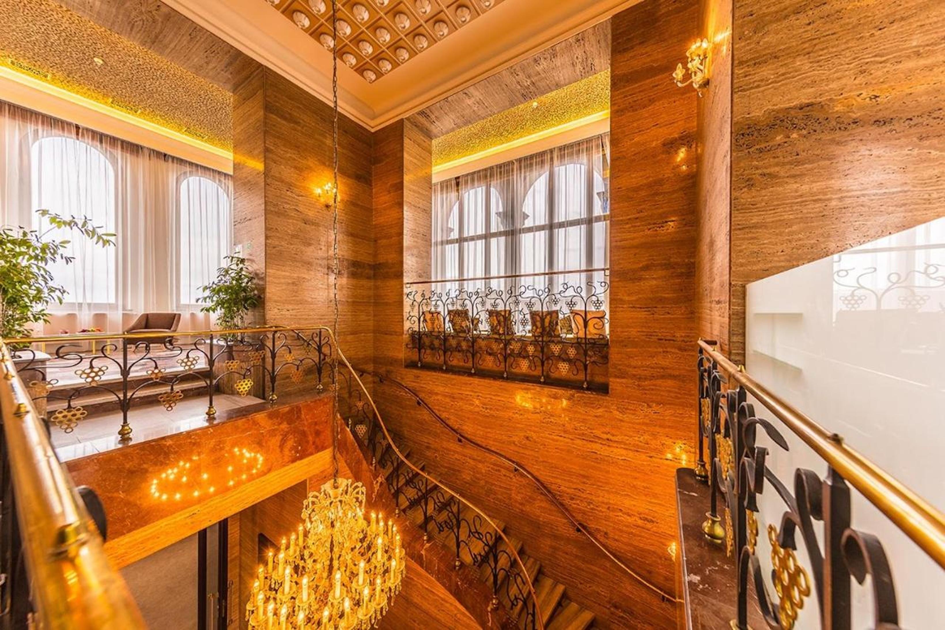 Vista Lobby Grand Hotel International