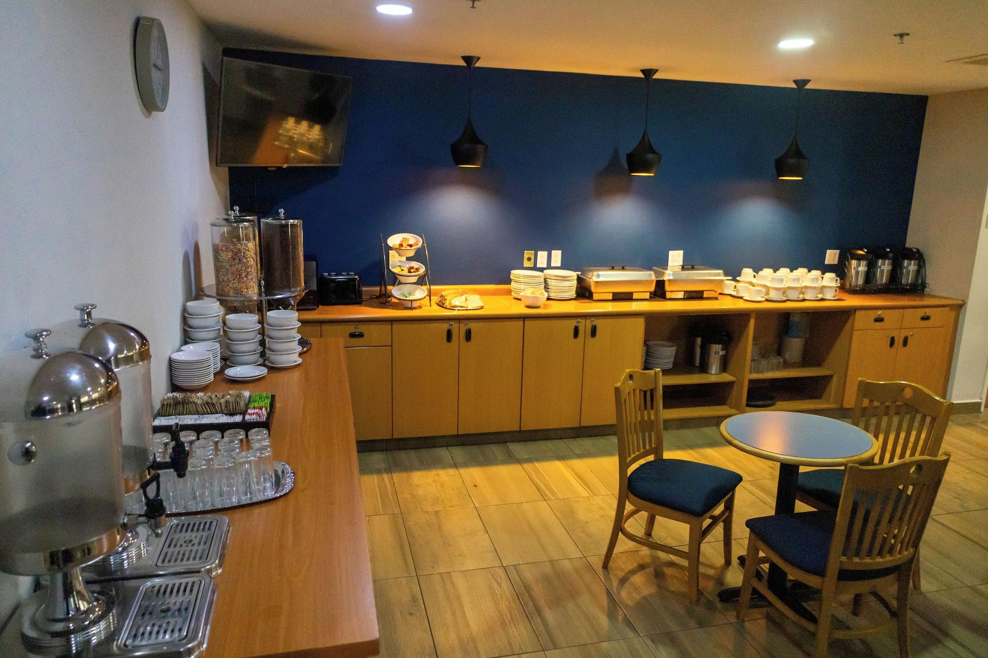 Restaurant Microtel Inn & Suites by Wyndham Culiacan