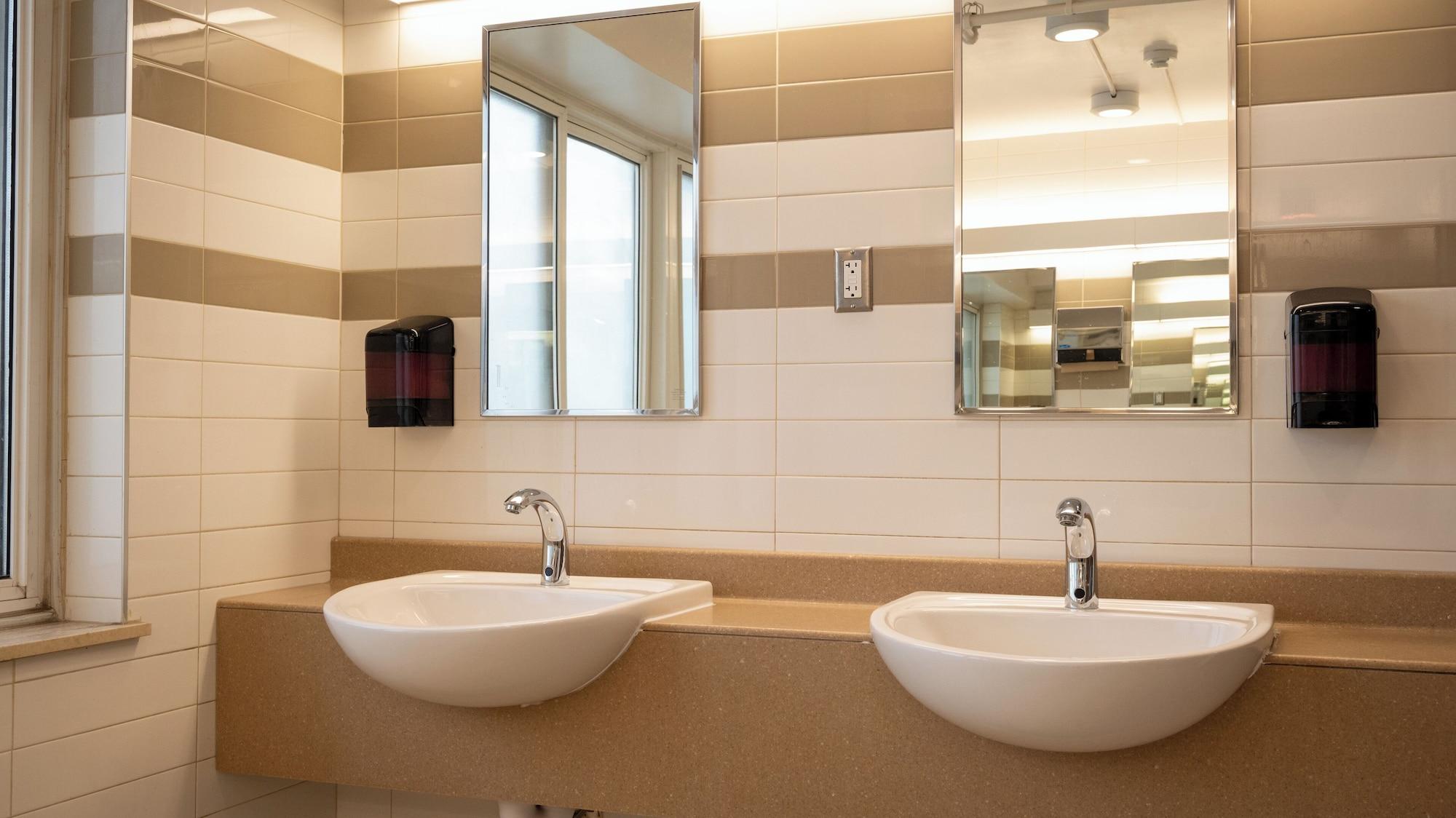 Equipamiento de Habitación Margaret Addison Hall