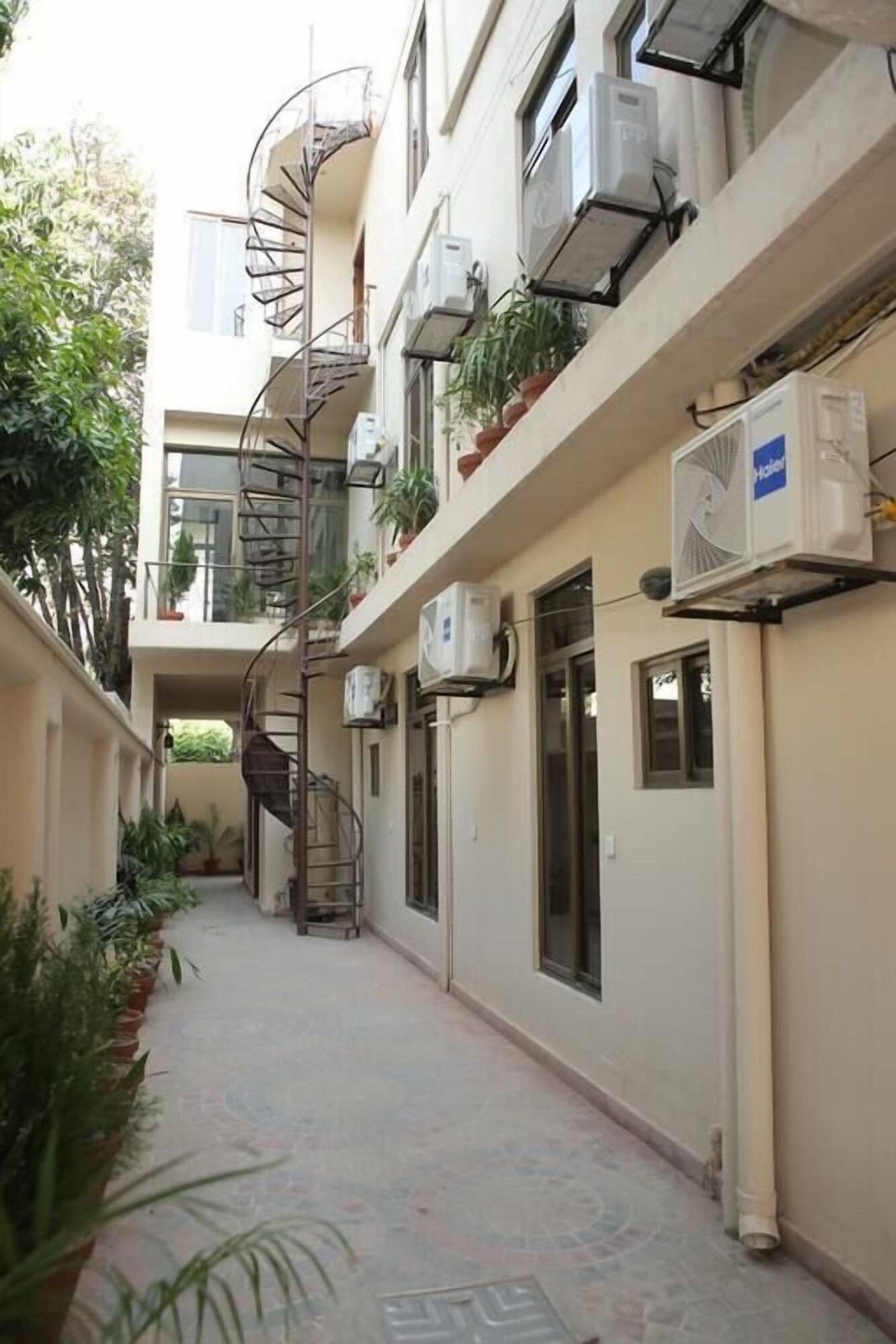 Varios Hotel Premier Inn Grand