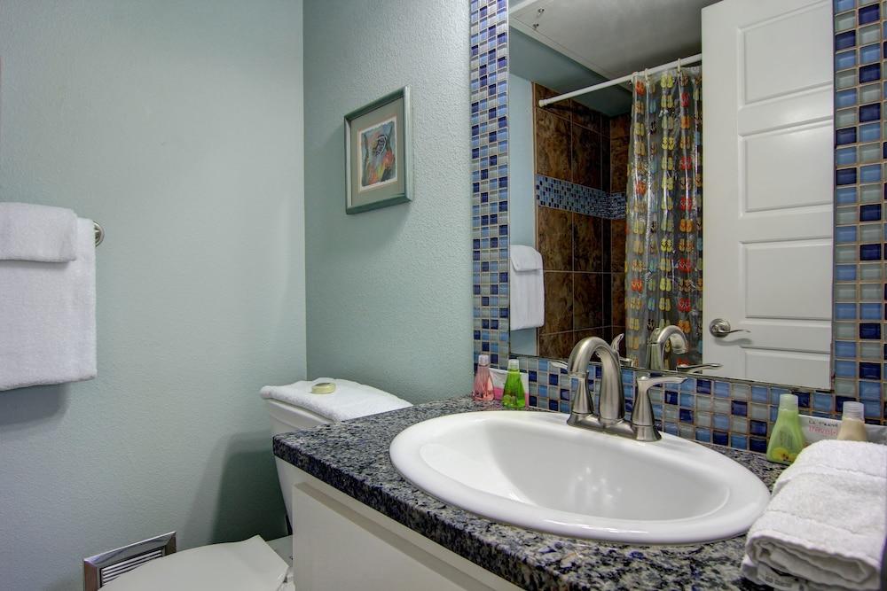 Baño Sandy Feet 501bh 2 Bedrooms 2 Bathrooms Condo