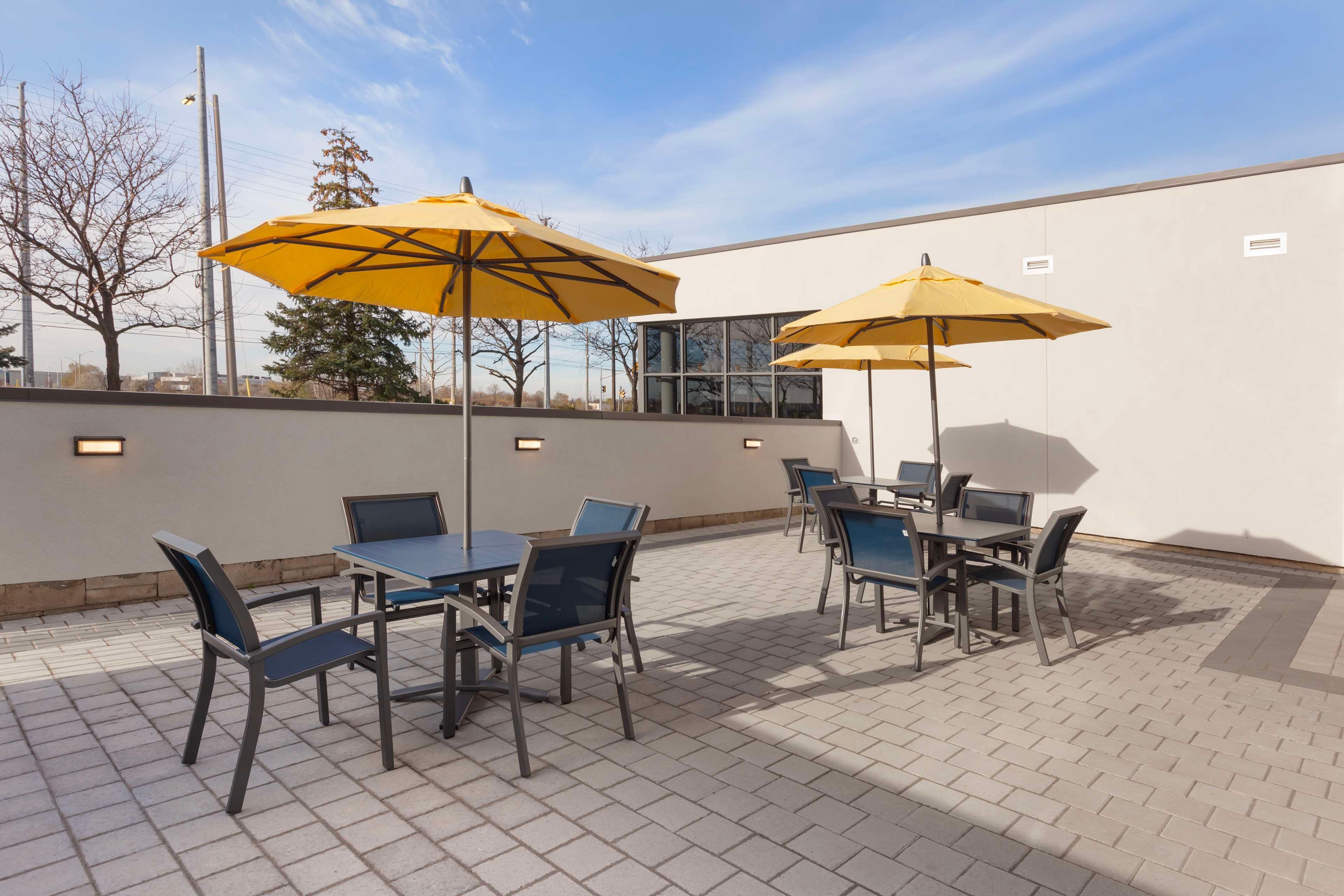 Vista Exterior GLō Best Western Mississauga Corporate Centre