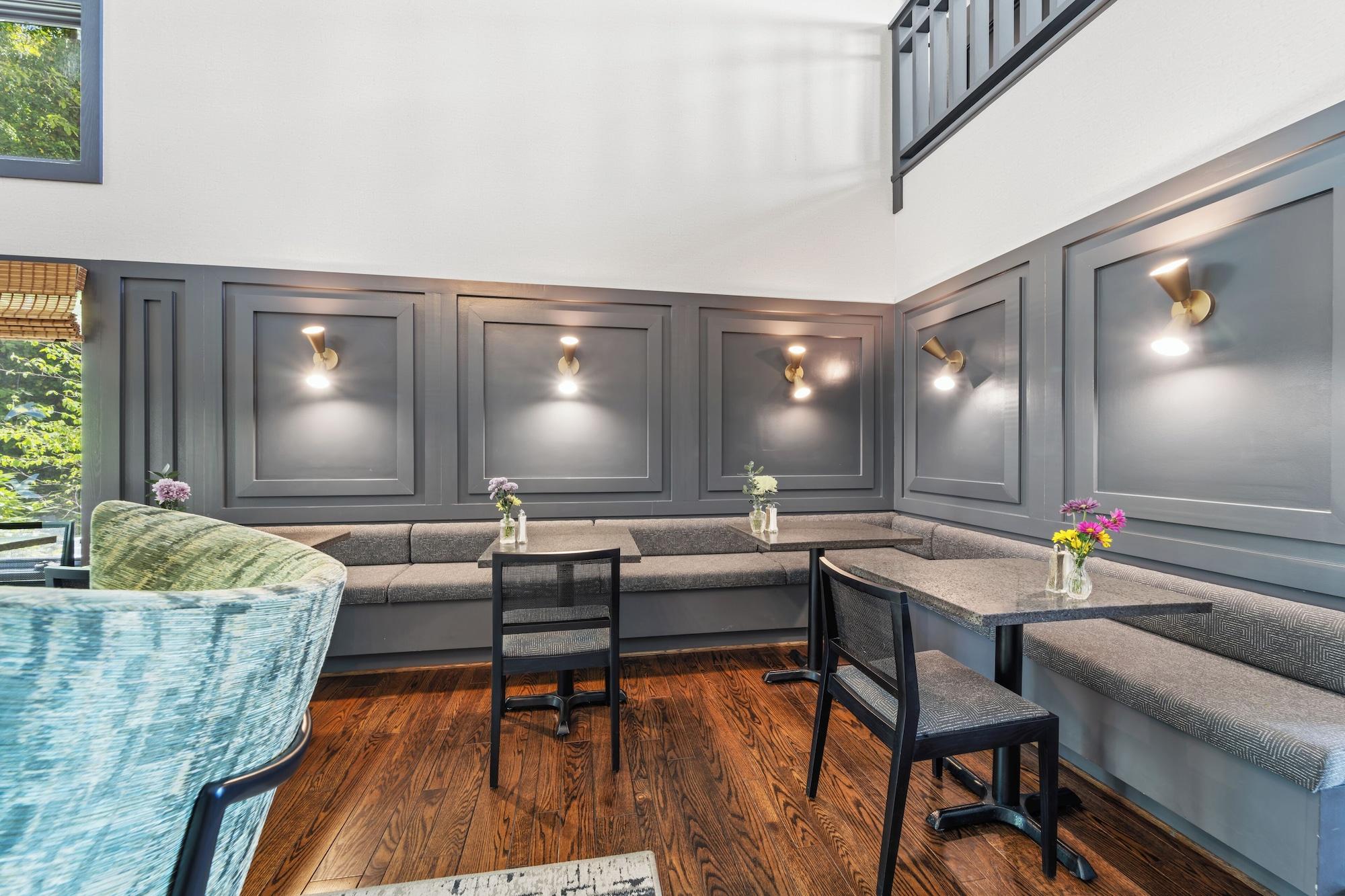 Restaurant Iris Inn and Cabins