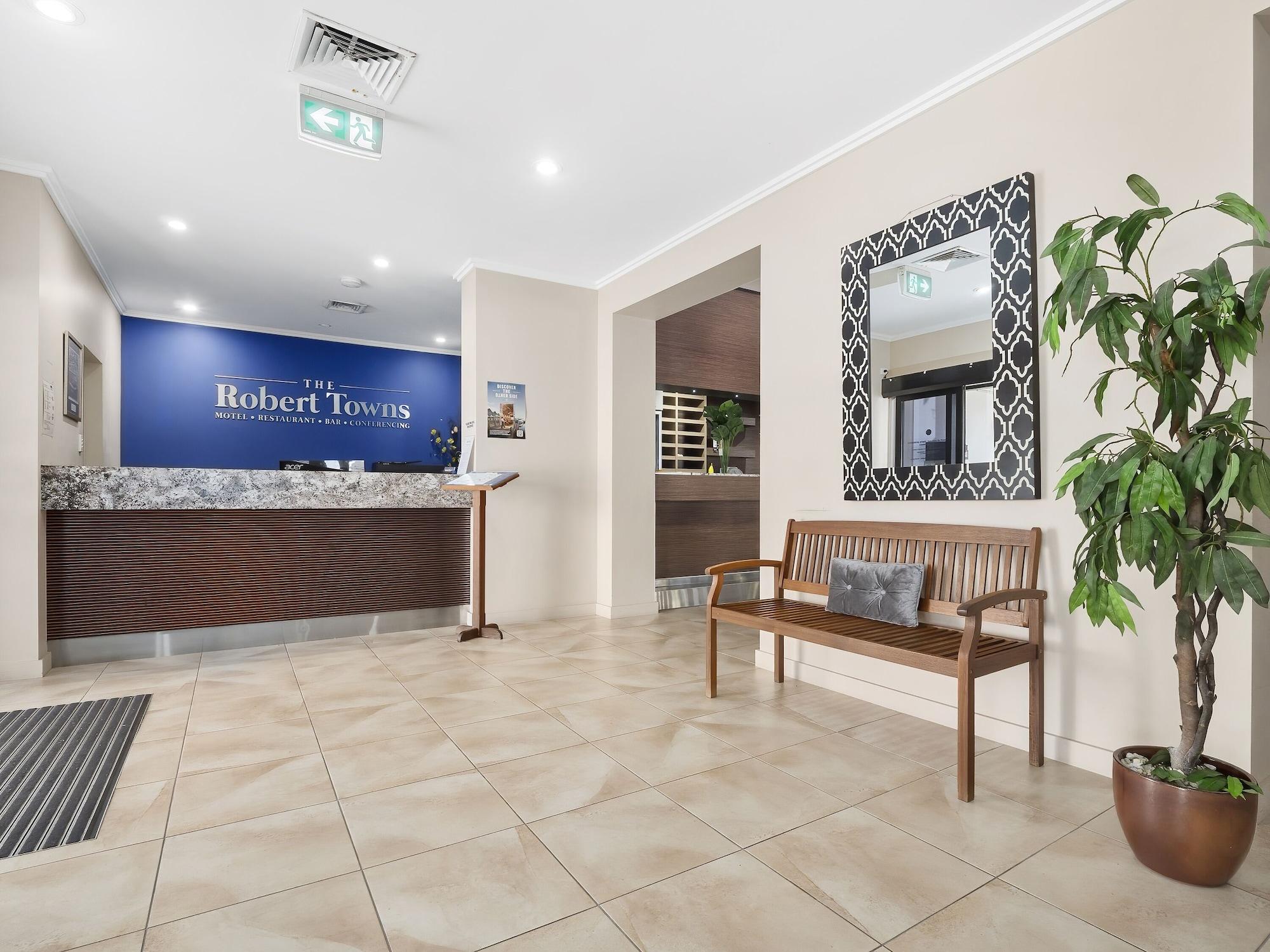 Vista Lobby The Robert Towns
