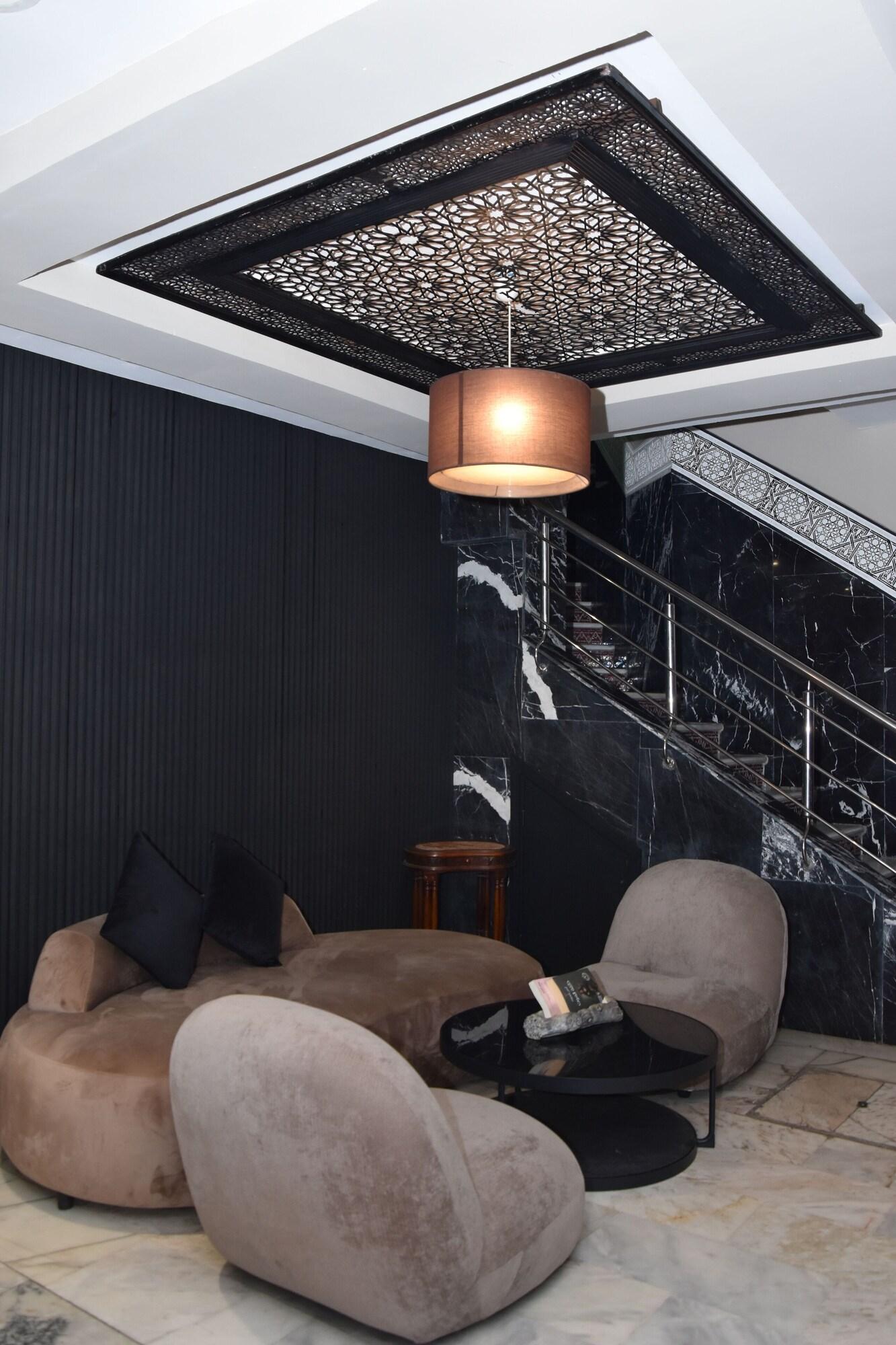 Varios Cadé Hotel