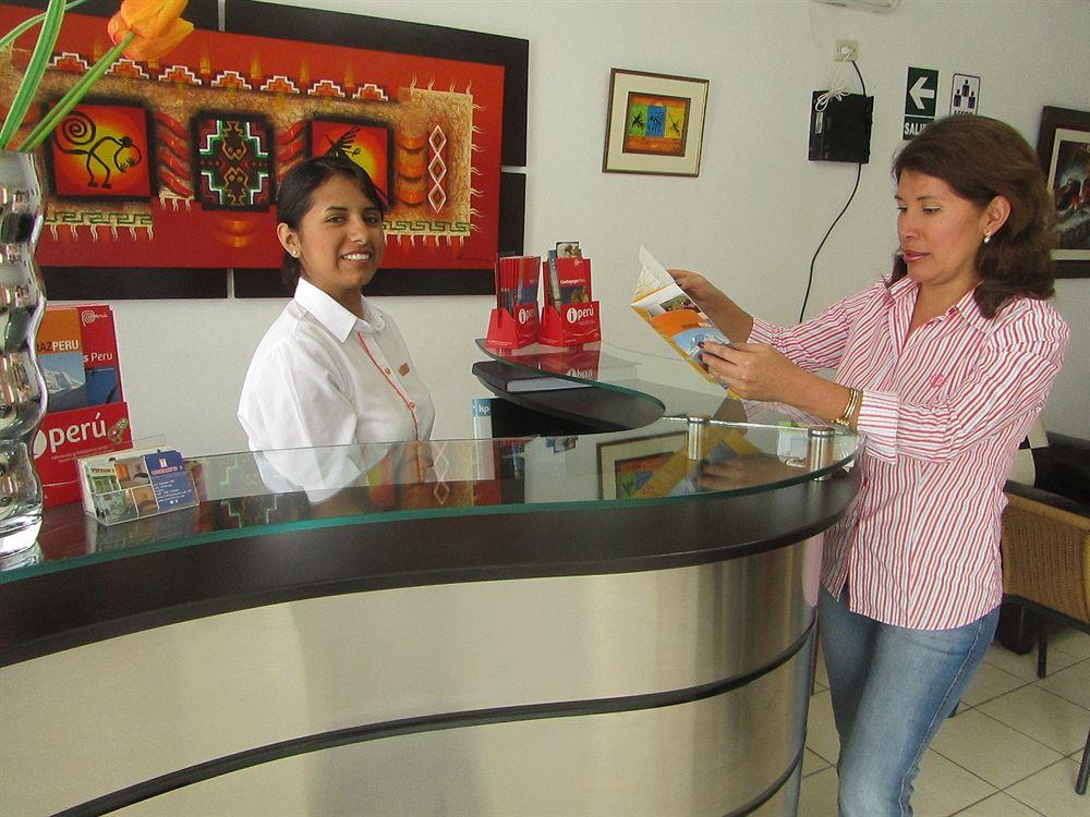 Vista Lobby Hostal Tiffanis